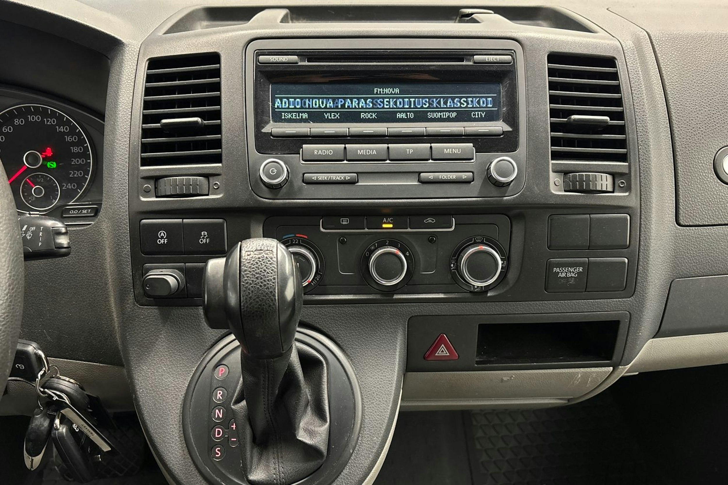 harmaa Volkswagen Transporter 2012 kuva 17.