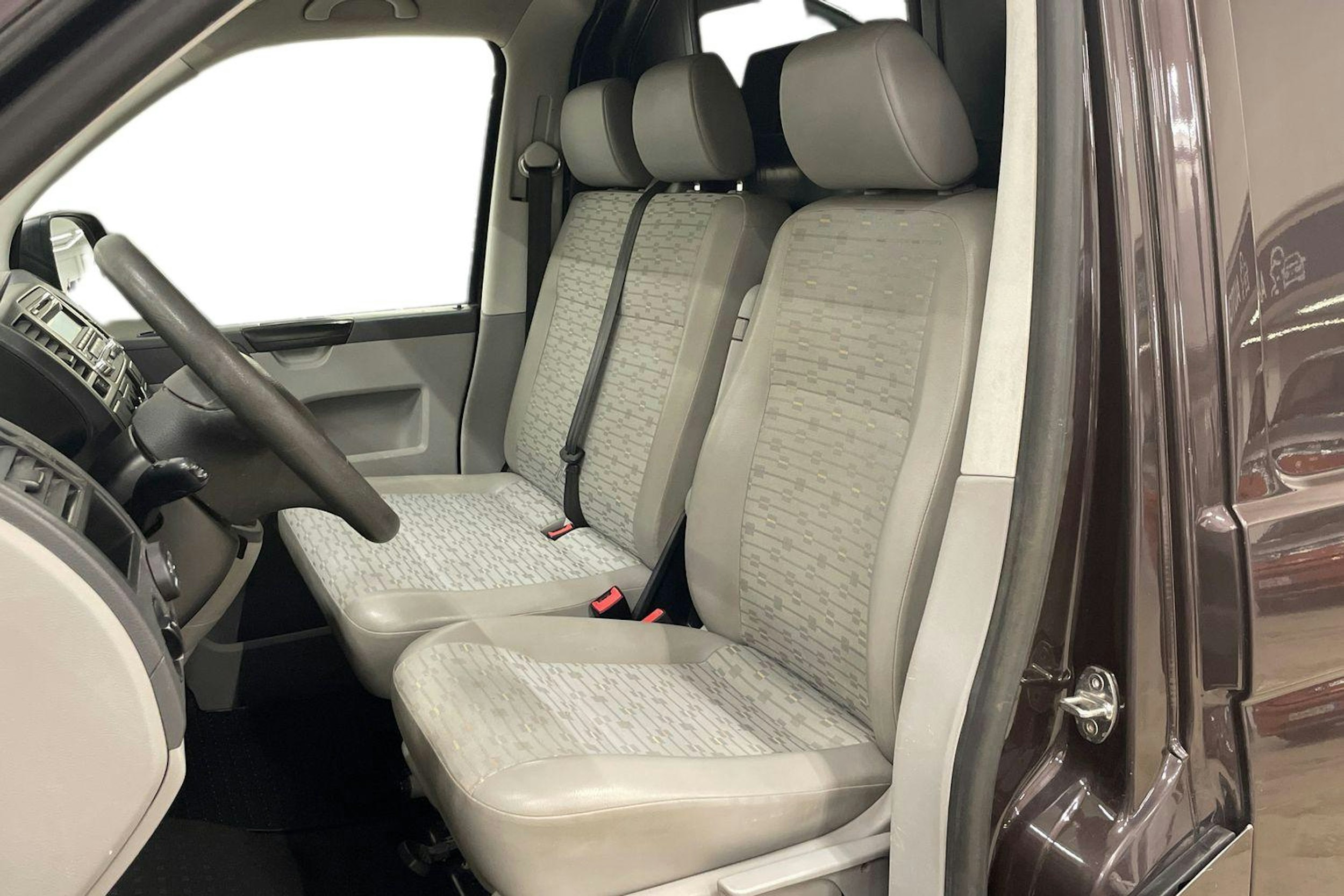 ruskea (beige) Volkswagen Transporter 2012 kuva 8.