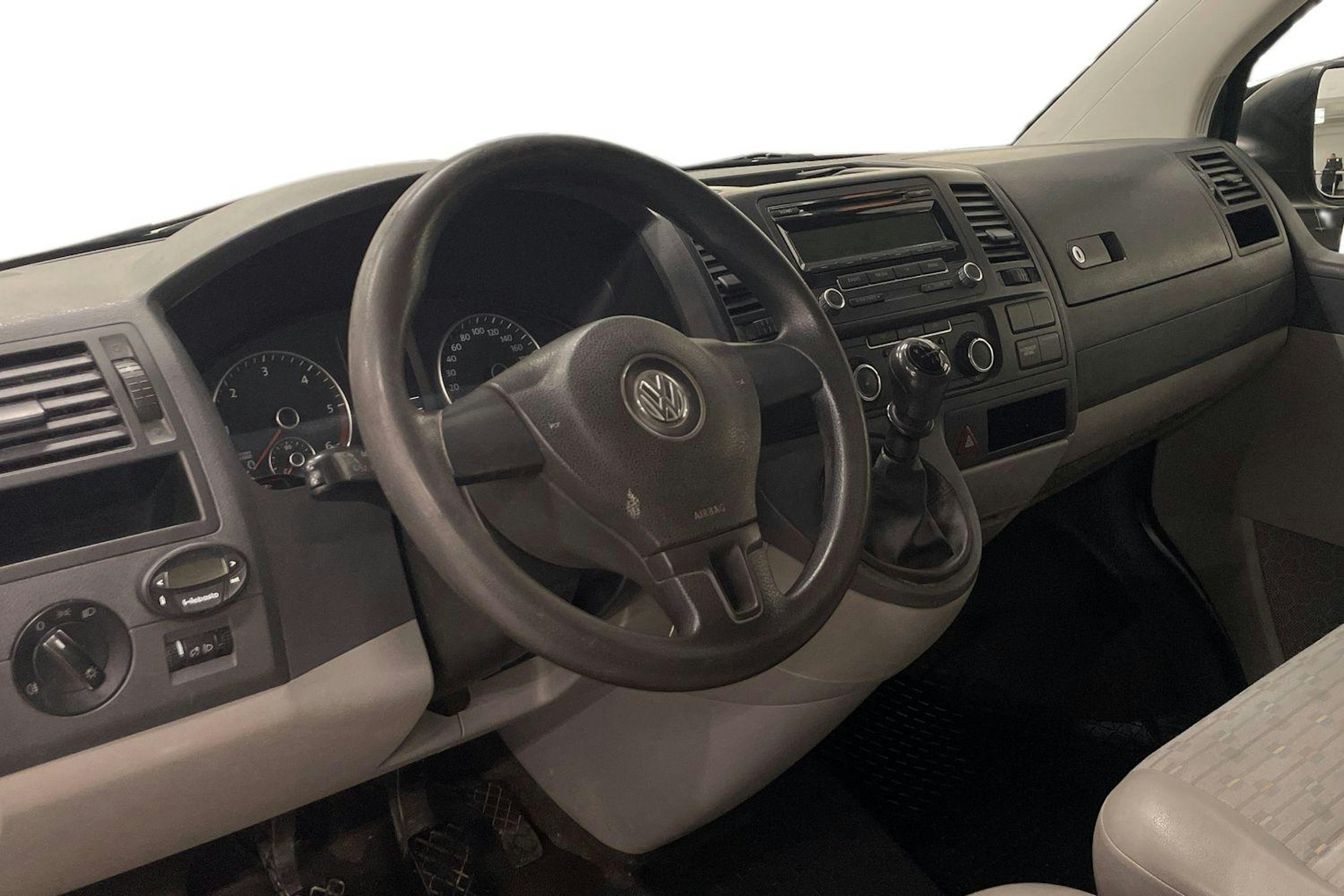 ruskea (beige) Volkswagen Transporter 2012 kuva 9.