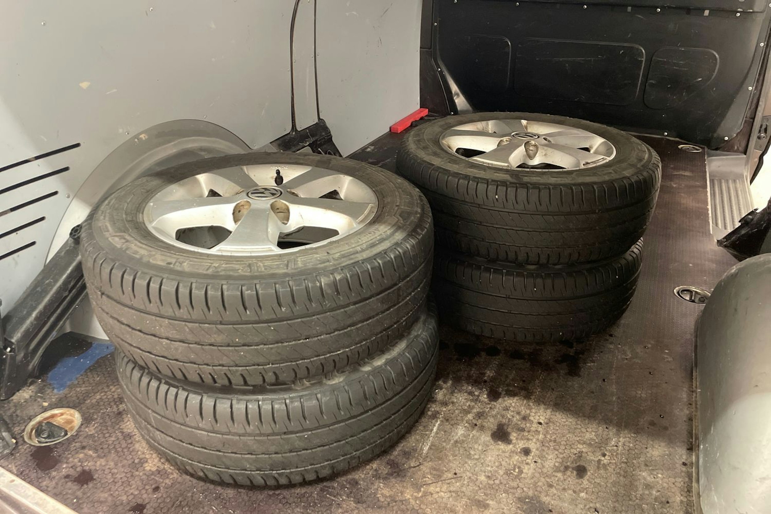 ruskea (beige) Volkswagen Transporter 2012 kuva 15.