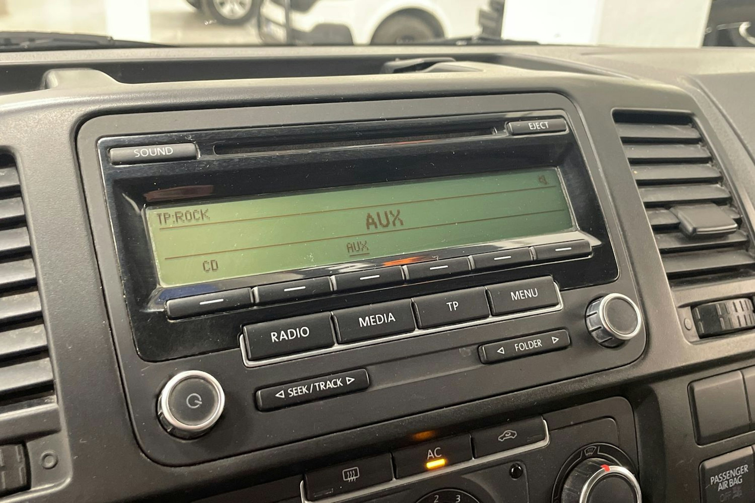 ruskea (beige) Volkswagen Transporter 2012 kuva 22.