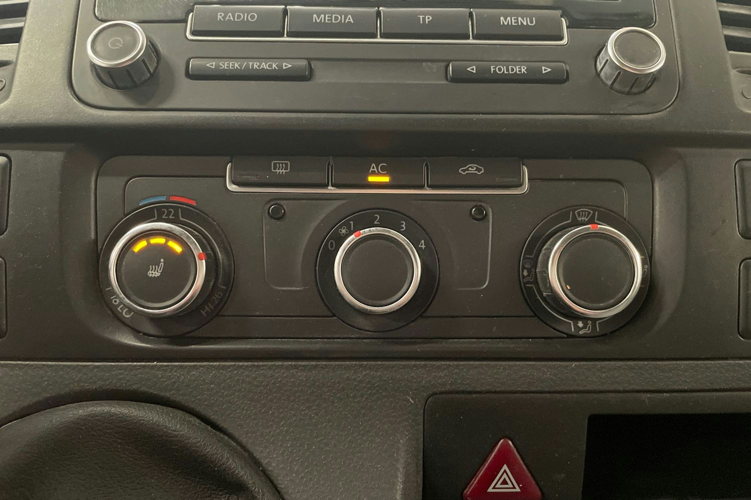 ruskea (beige) Volkswagen Transporter 2012 kuva 23.