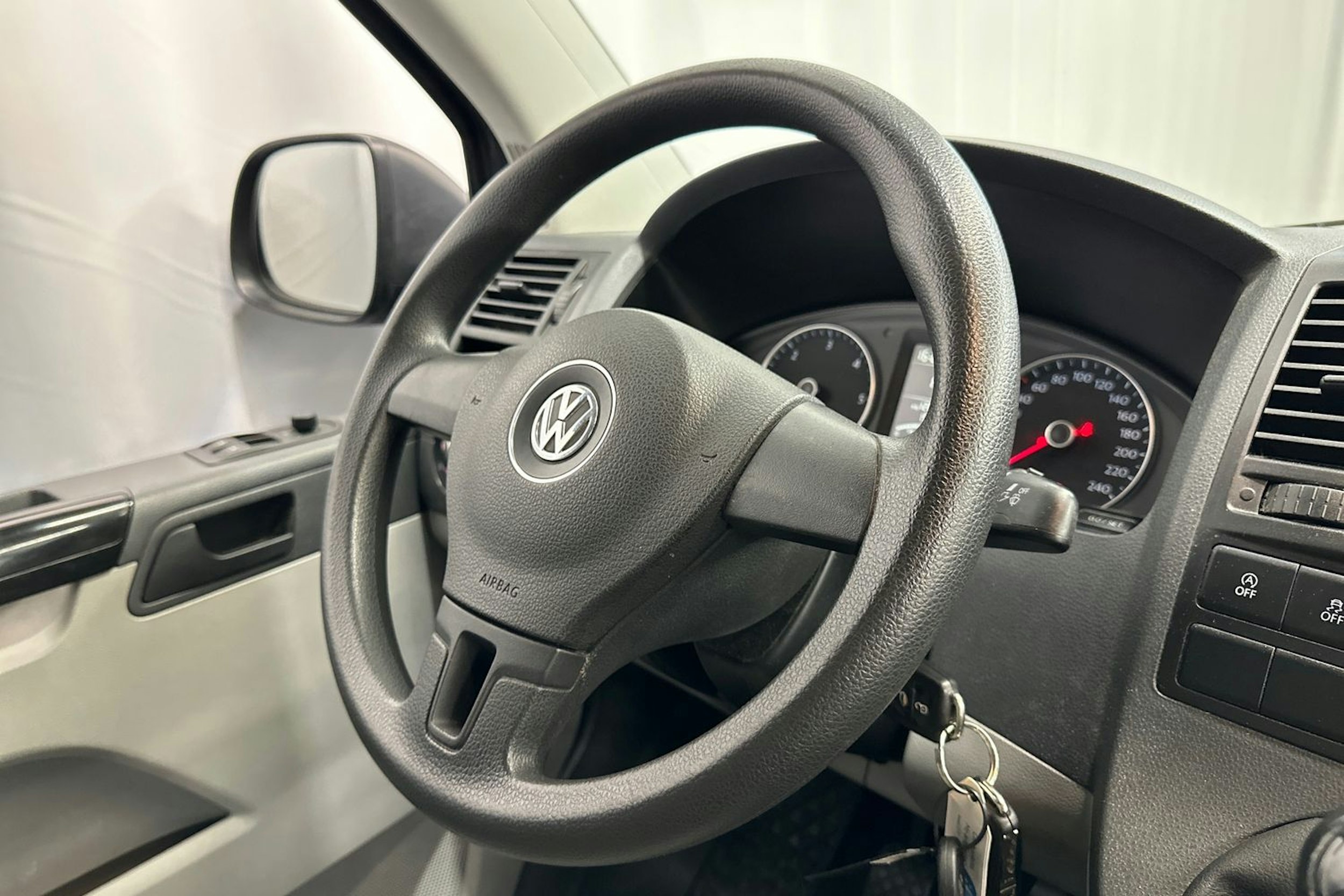 harmaa Volkswagen Transporter 2012 kuva 10.