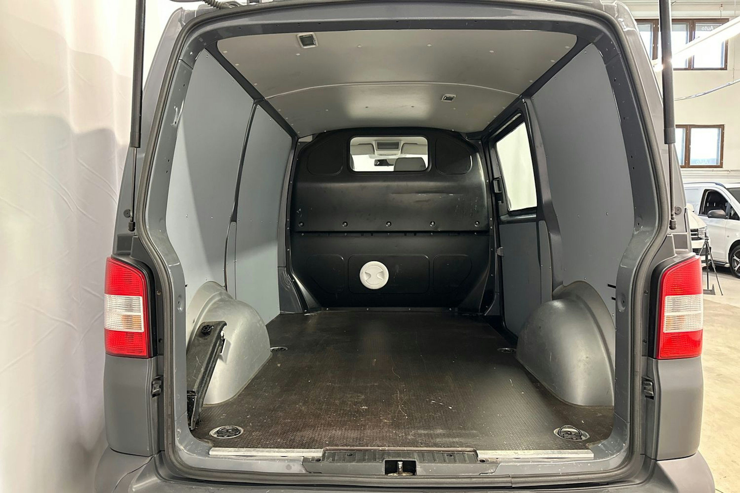 harmaa Volkswagen Transporter 2012 kuva 16.