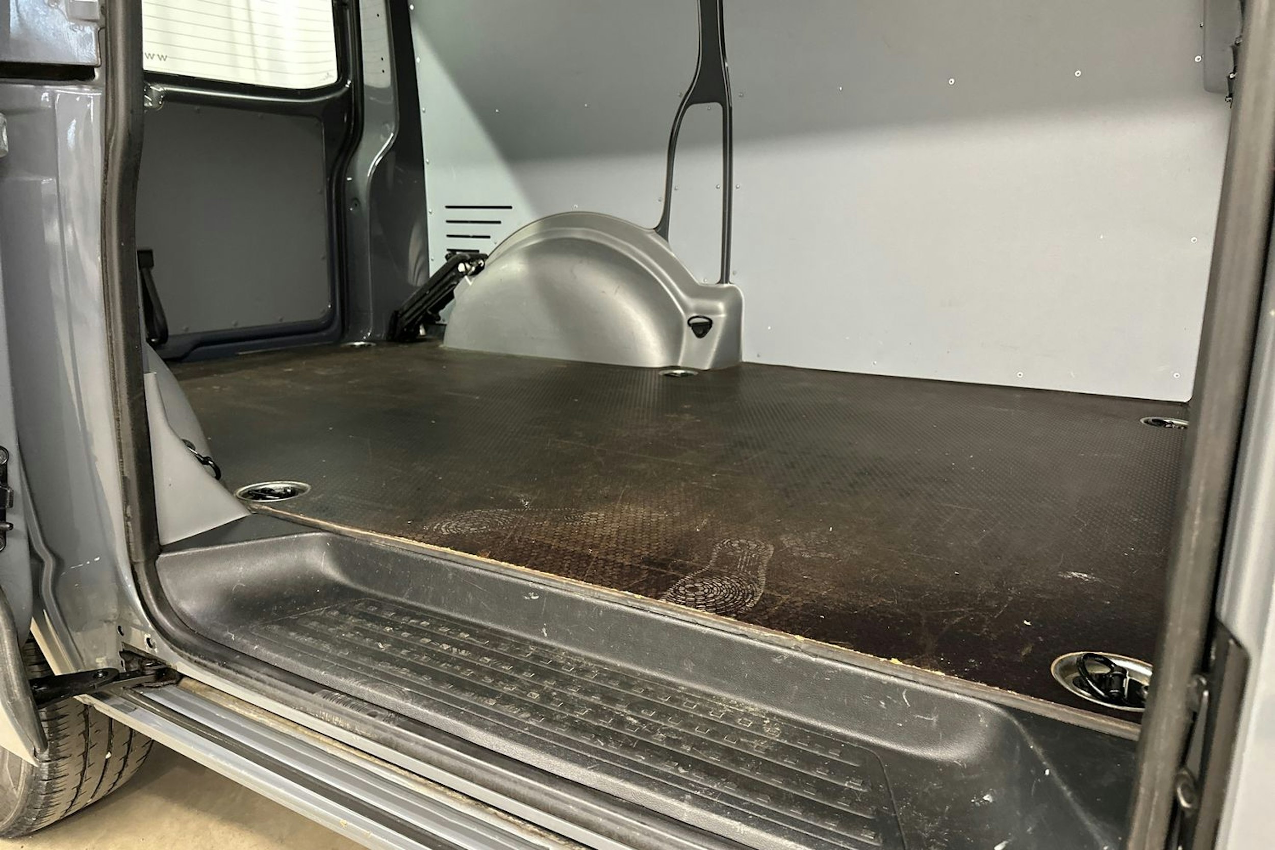 harmaa Volkswagen Transporter 2012 kuva 19.