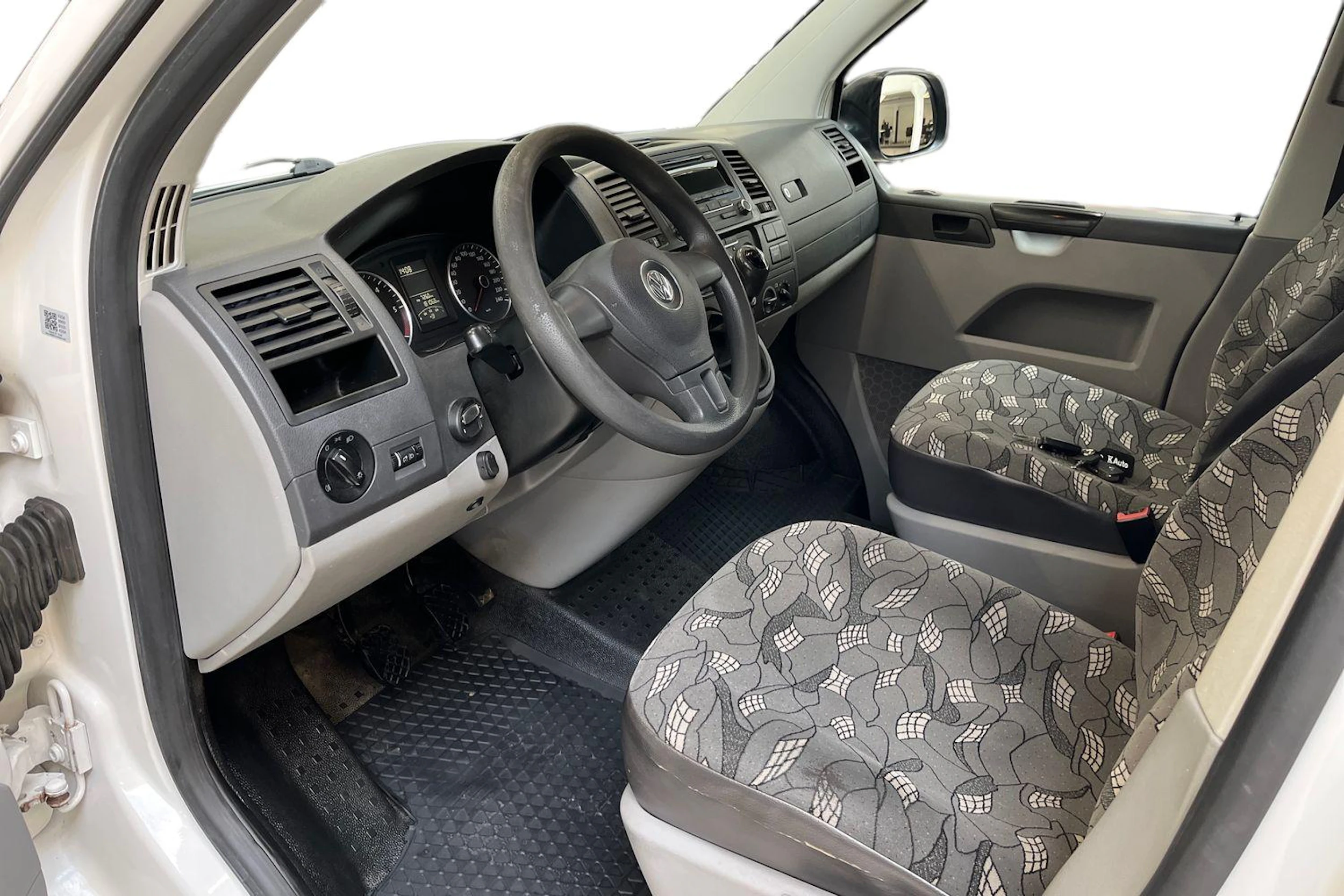 valkoinen Volkswagen Transporter 2012 kuva 8.