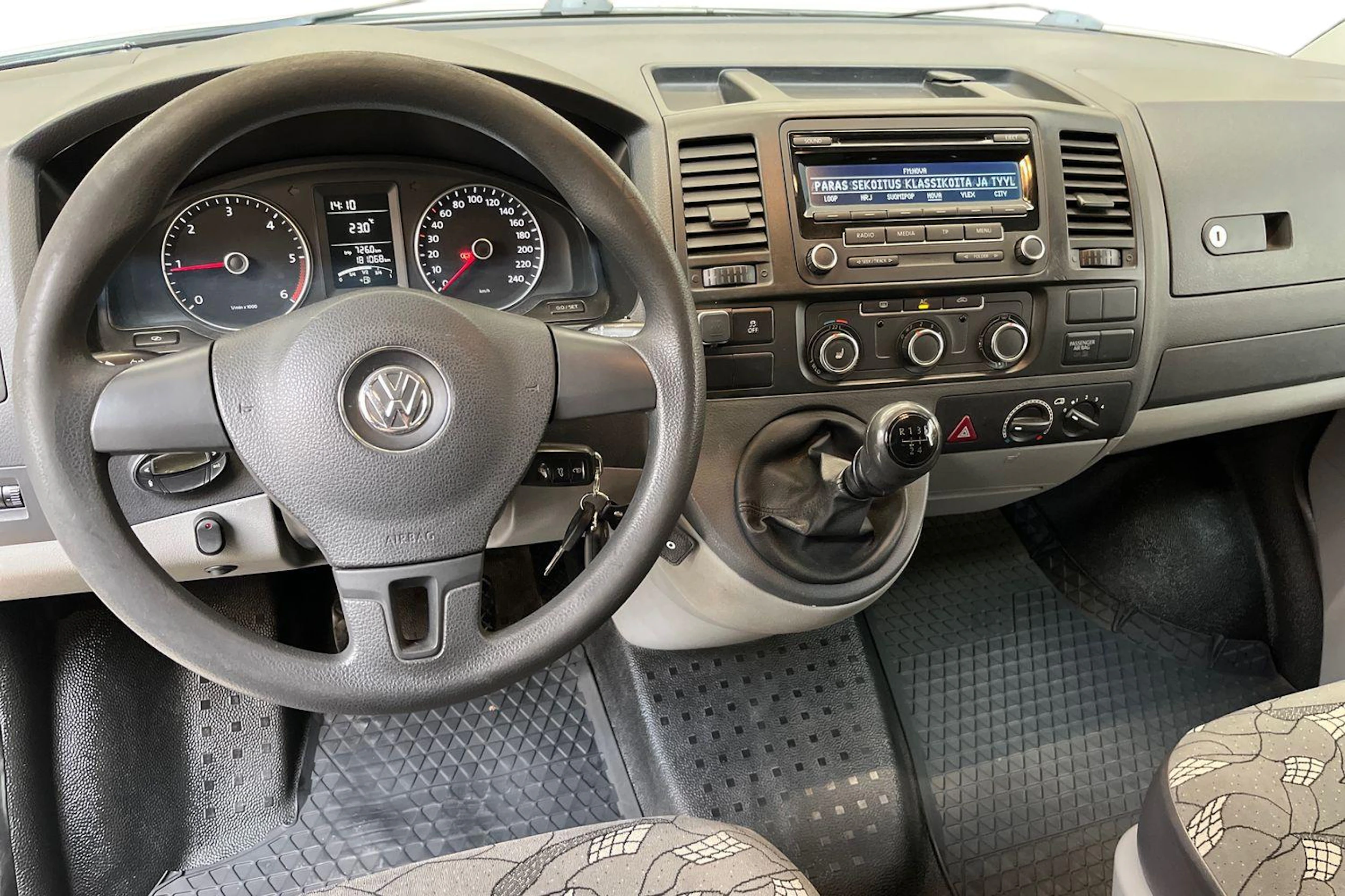 valkoinen Volkswagen Transporter 2012 kuva 9.