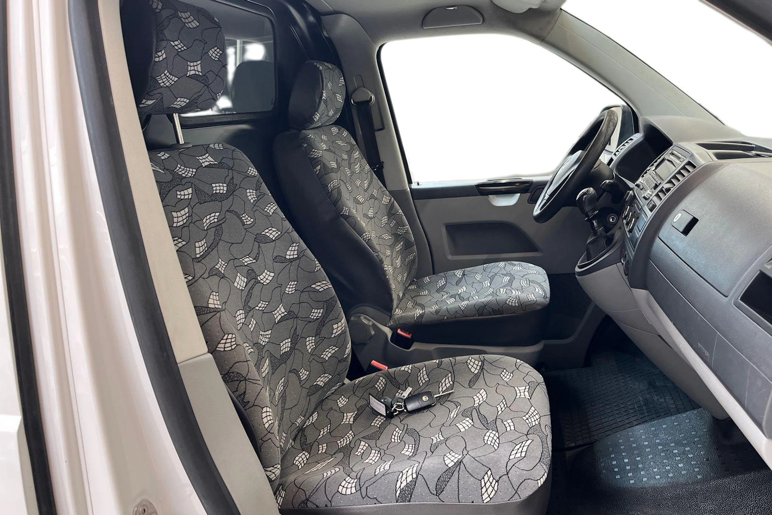 valkoinen Volkswagen Transporter 2012 kuva 11.