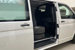 valkoinen Volkswagen Transporter 2012 kuva 15.