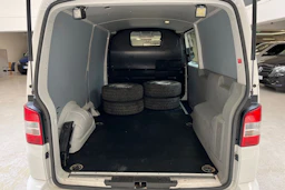 valkoinen Volkswagen Transporter 2012 kuva 16.