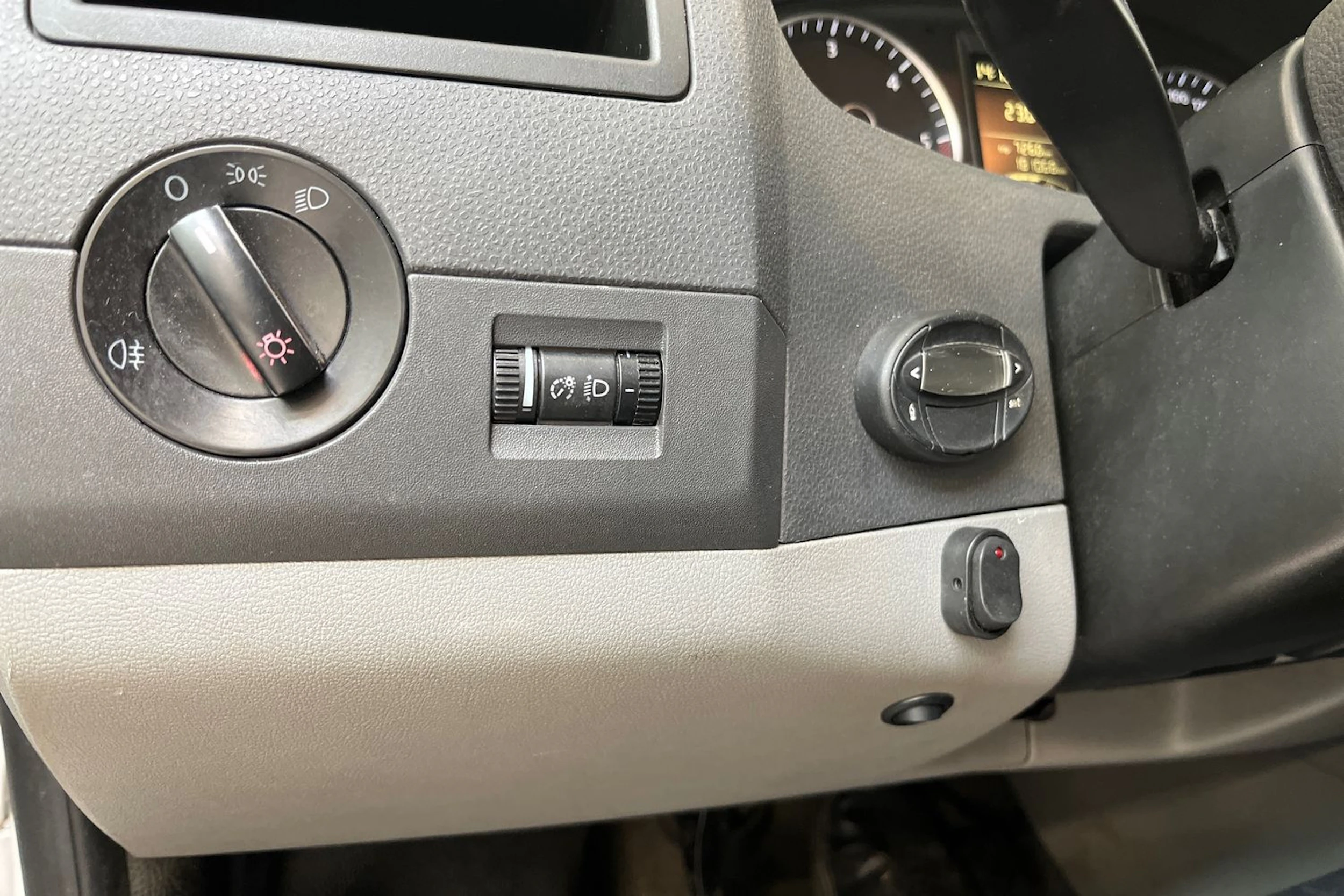 valkoinen Volkswagen Transporter 2012 kuva 19.