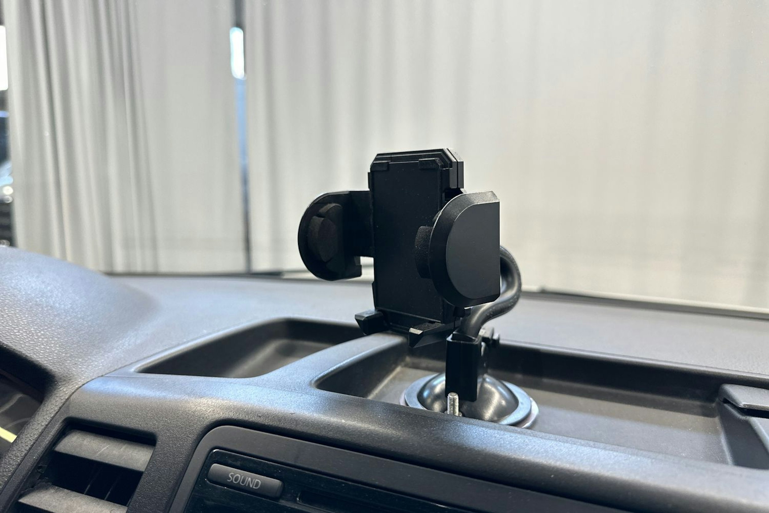 valkoinen Volkswagen Transporter 2013 kuva 10.