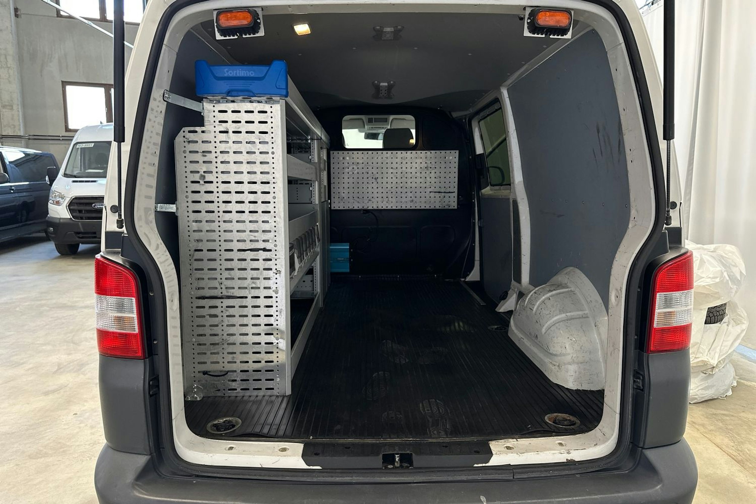 valkoinen Volkswagen Transporter 2013 kuva 12.