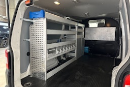 valkoinen Volkswagen Transporter 2013 kuva 13.