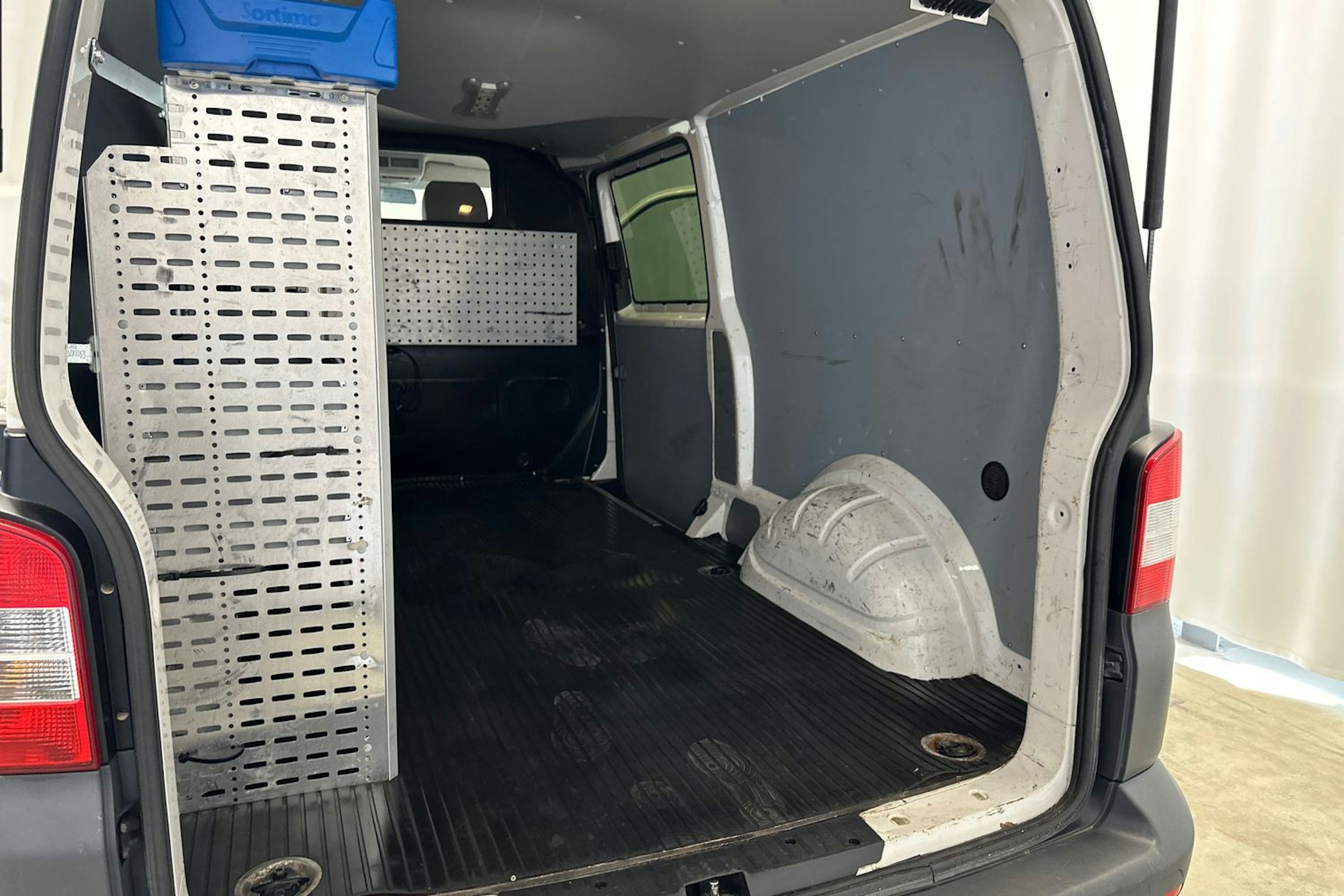valkoinen Volkswagen Transporter 2013 kuva 14.