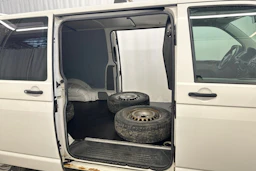 valkoinen Volkswagen Transporter 2012 kuva 10.
