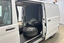 valkoinen Volkswagen Transporter 2012 kuva 11.