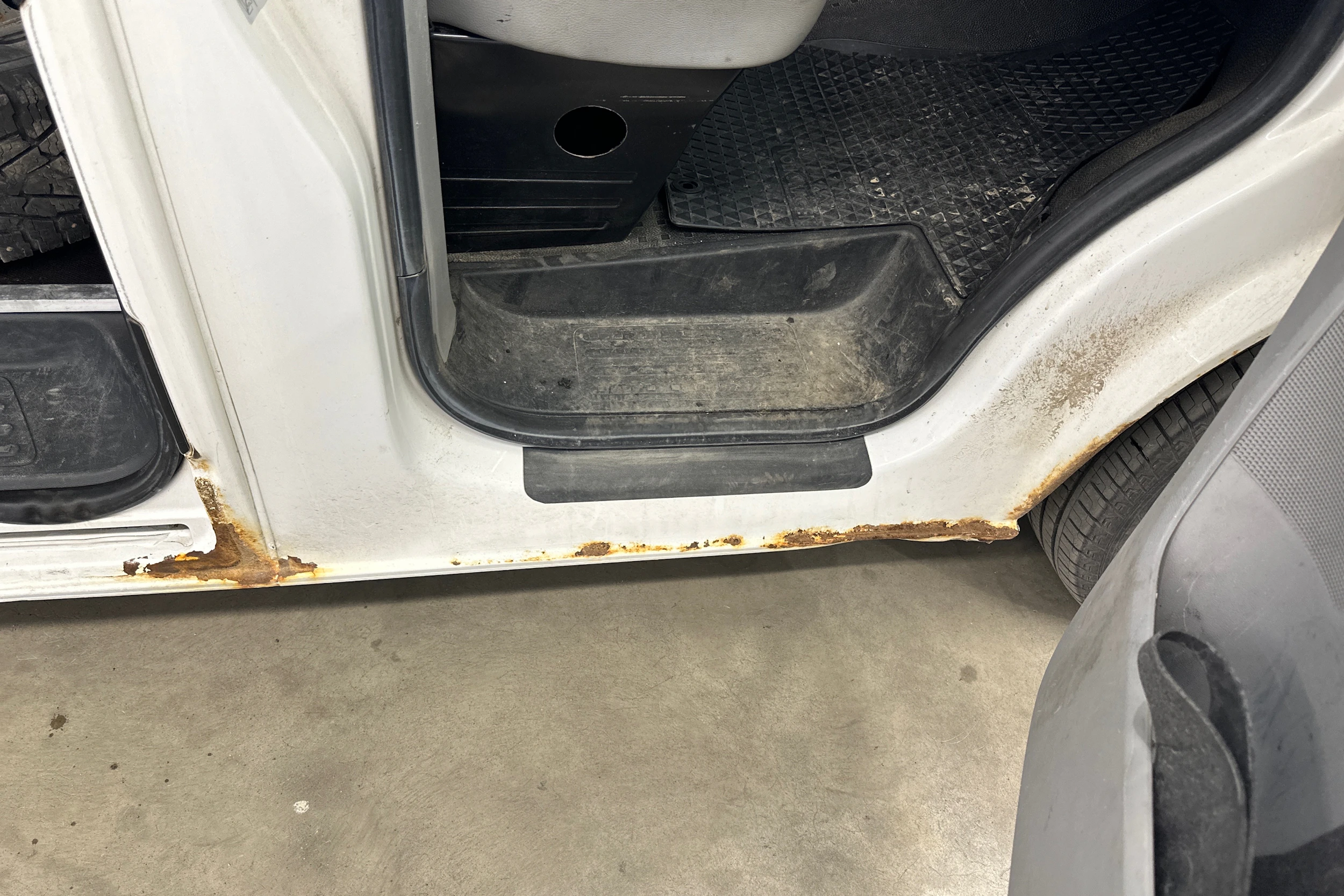 valkoinen Volkswagen Transporter 2012 kuva 23.