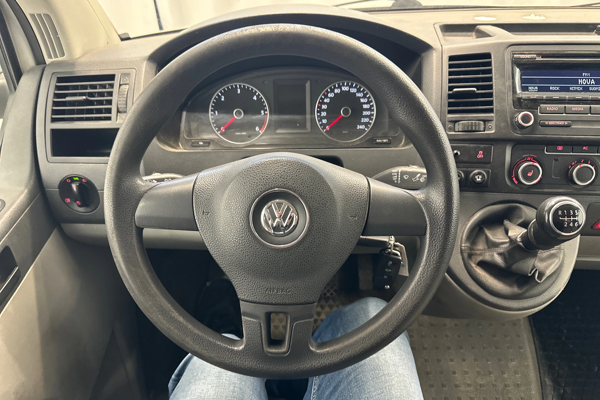 valkoinen Volkswagen Transporter 2012 kuva 27.