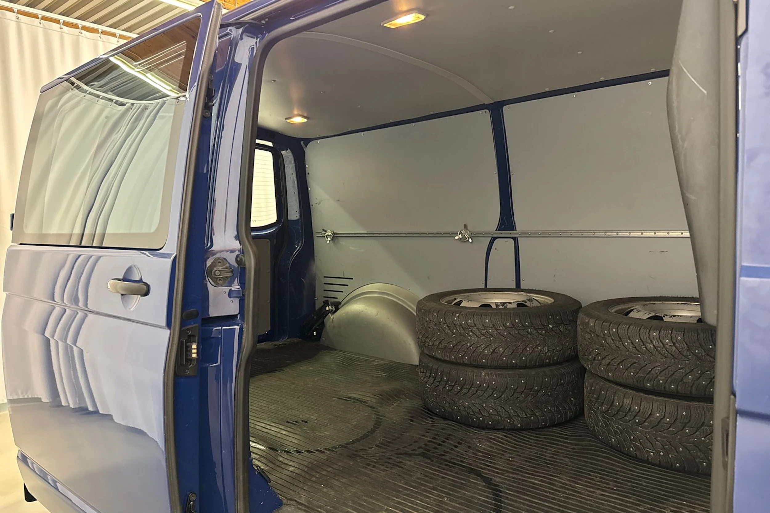 sininen Volkswagen Transporter 2012 kuva 21.