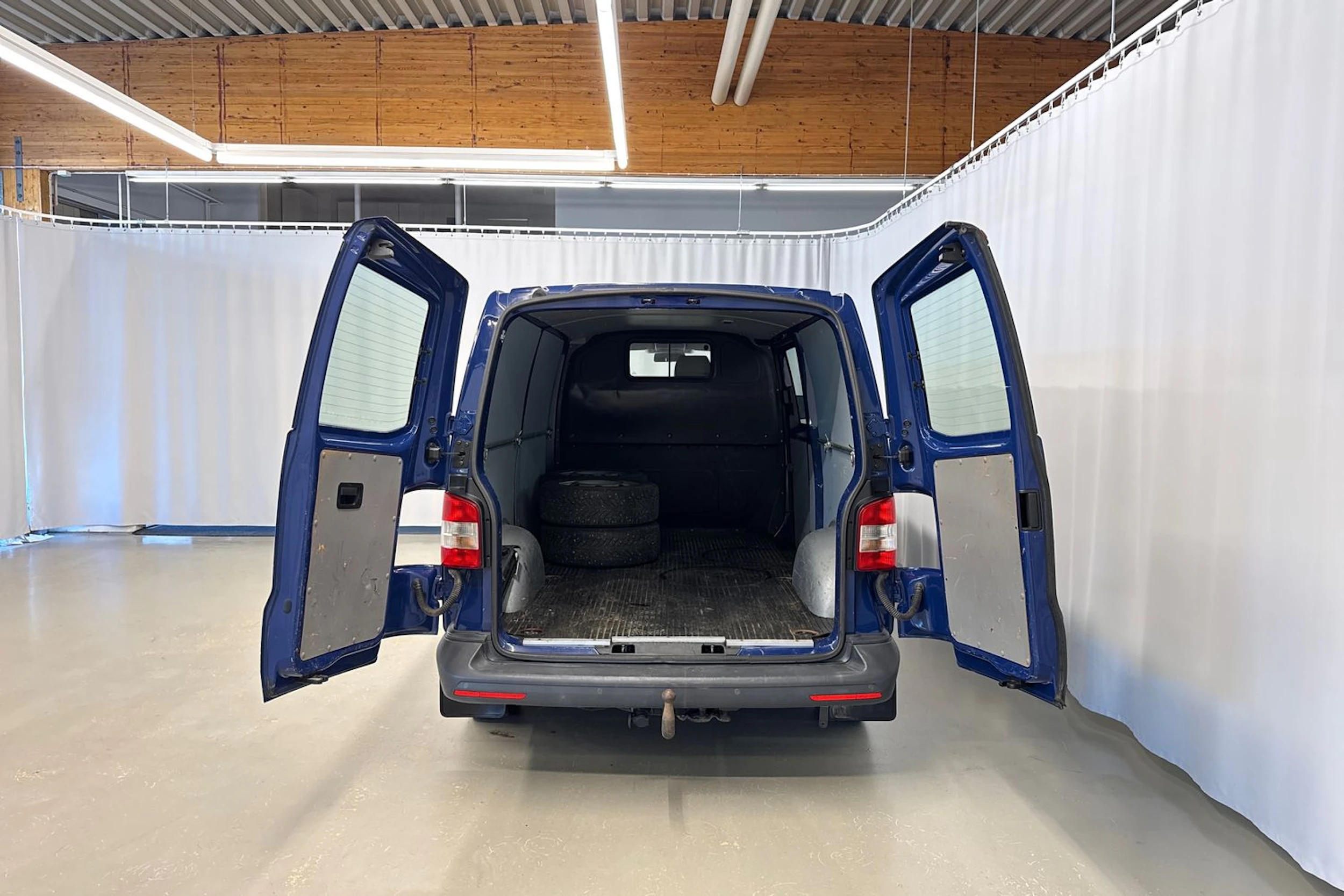 sininen Volkswagen Transporter 2012 kuva 23.