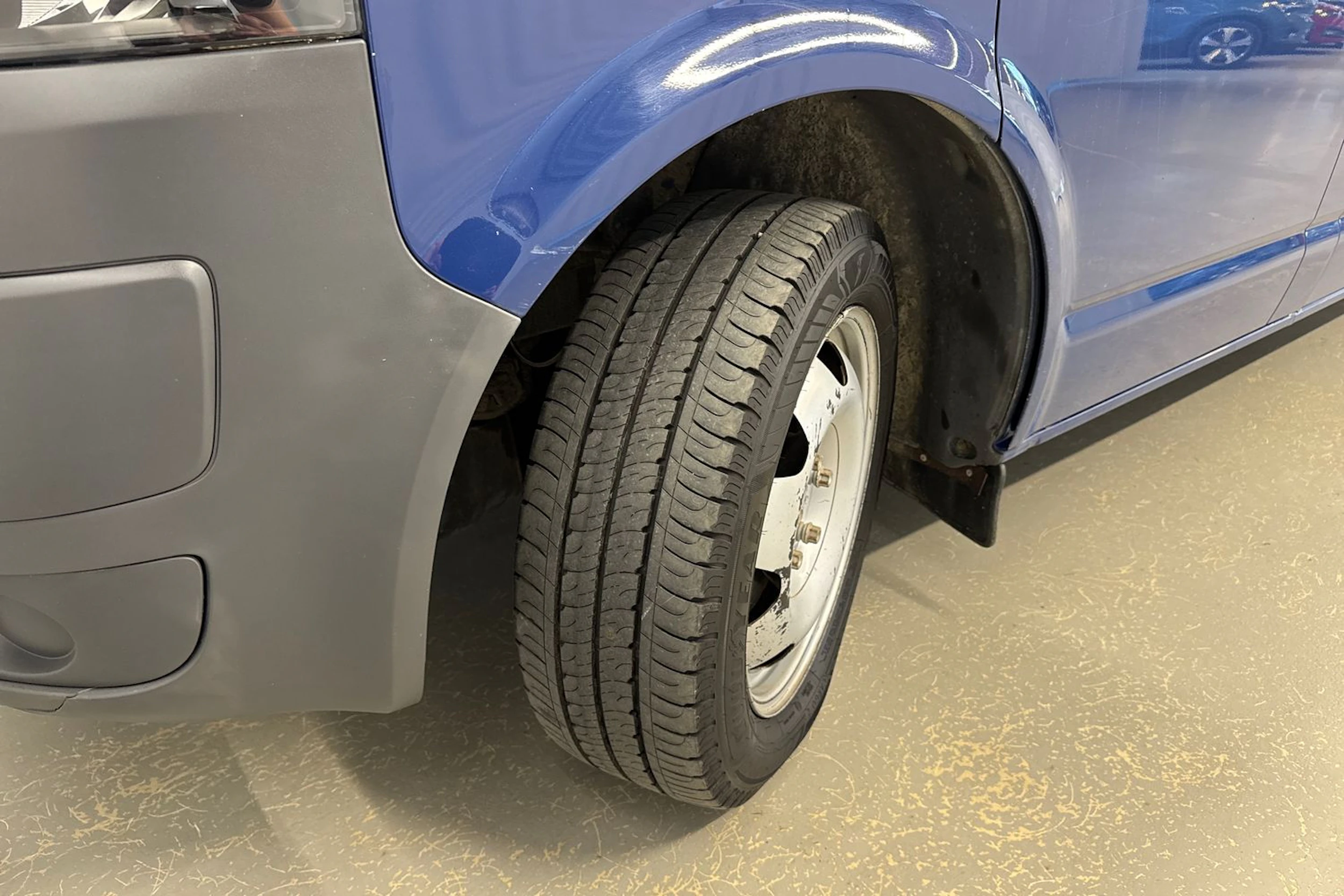 sininen Volkswagen Transporter 2012 kuva 32.