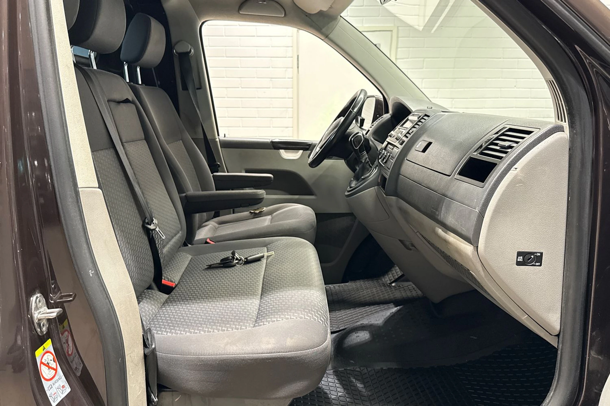 Ruskea (beige) Volkswagen TRANSPORTER 2012 kuva 13.