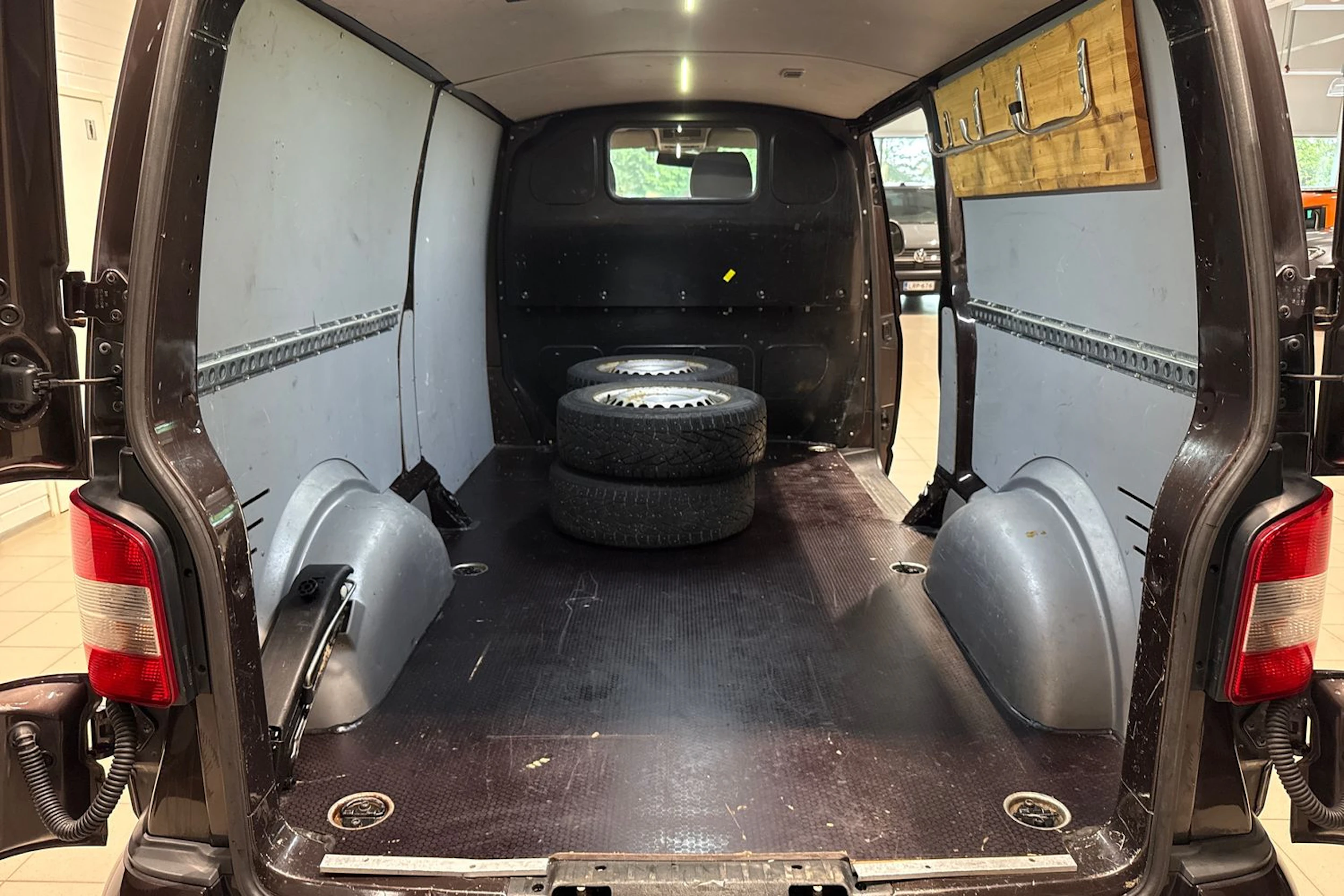 Ruskea (beige) Volkswagen TRANSPORTER 2012 kuva 16.