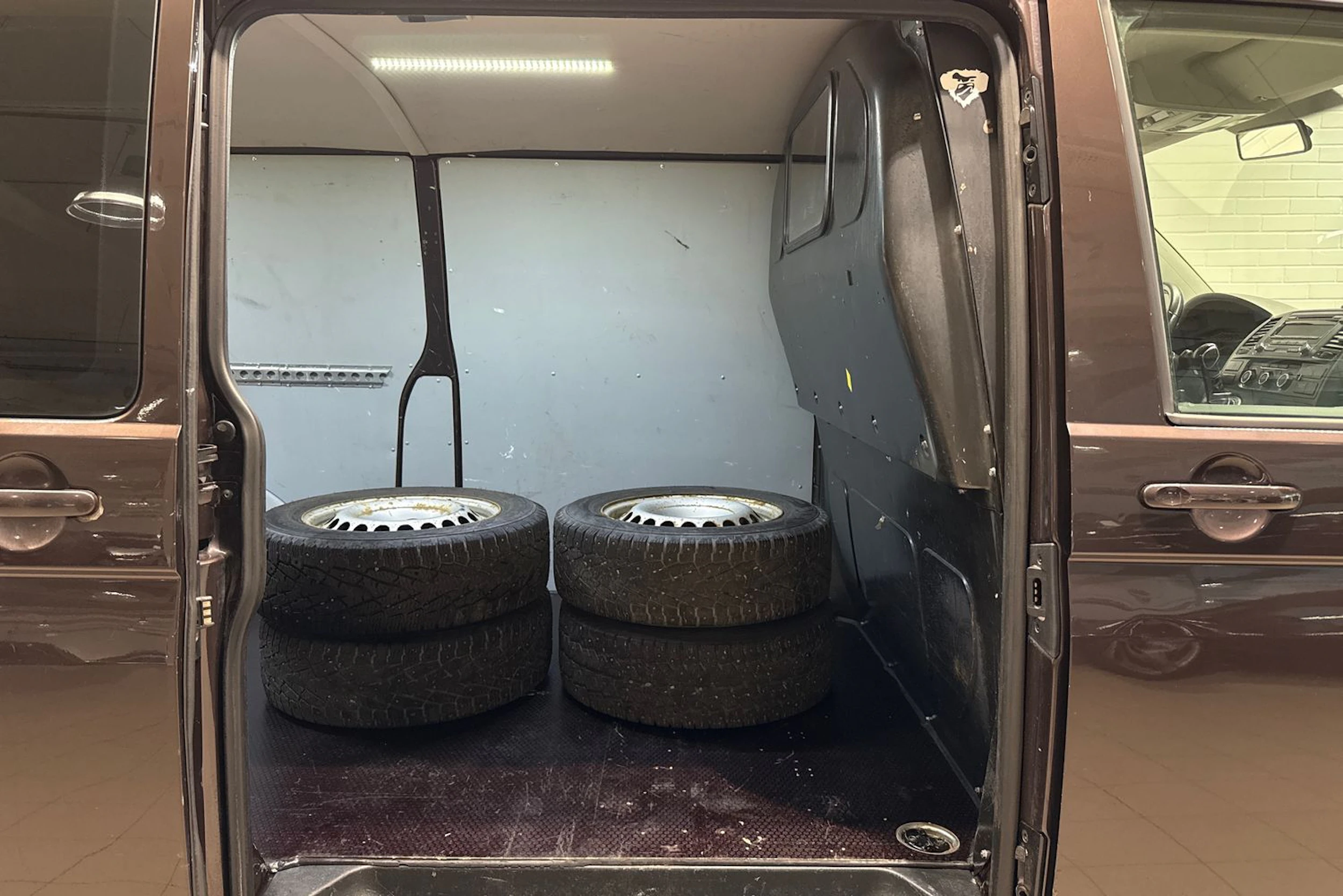 Ruskea (beige) Volkswagen TRANSPORTER 2012 kuva 17.