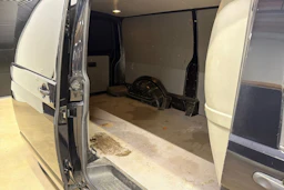 musta Volkswagen Transporter 2012 kuva 13.