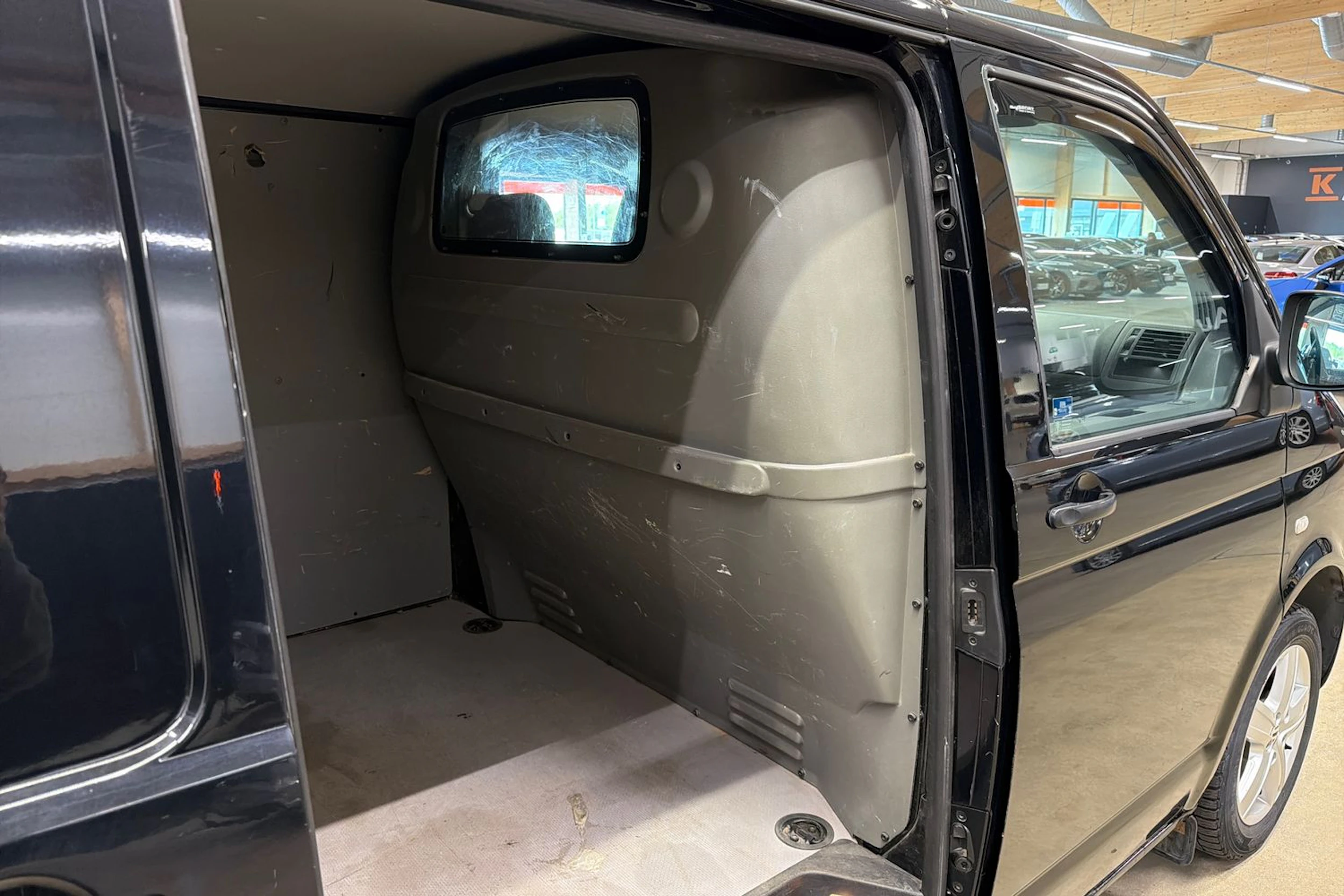 musta Volkswagen Transporter 2012 kuva 16.