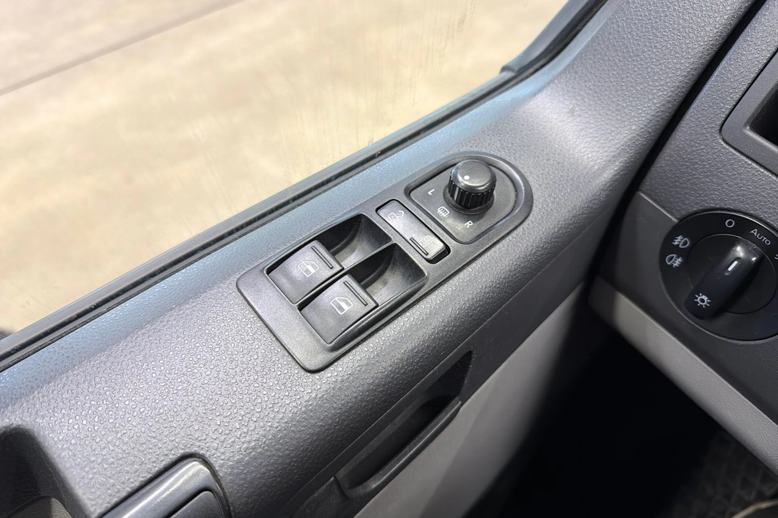 musta Volkswagen Transporter 2012 kuva 17.