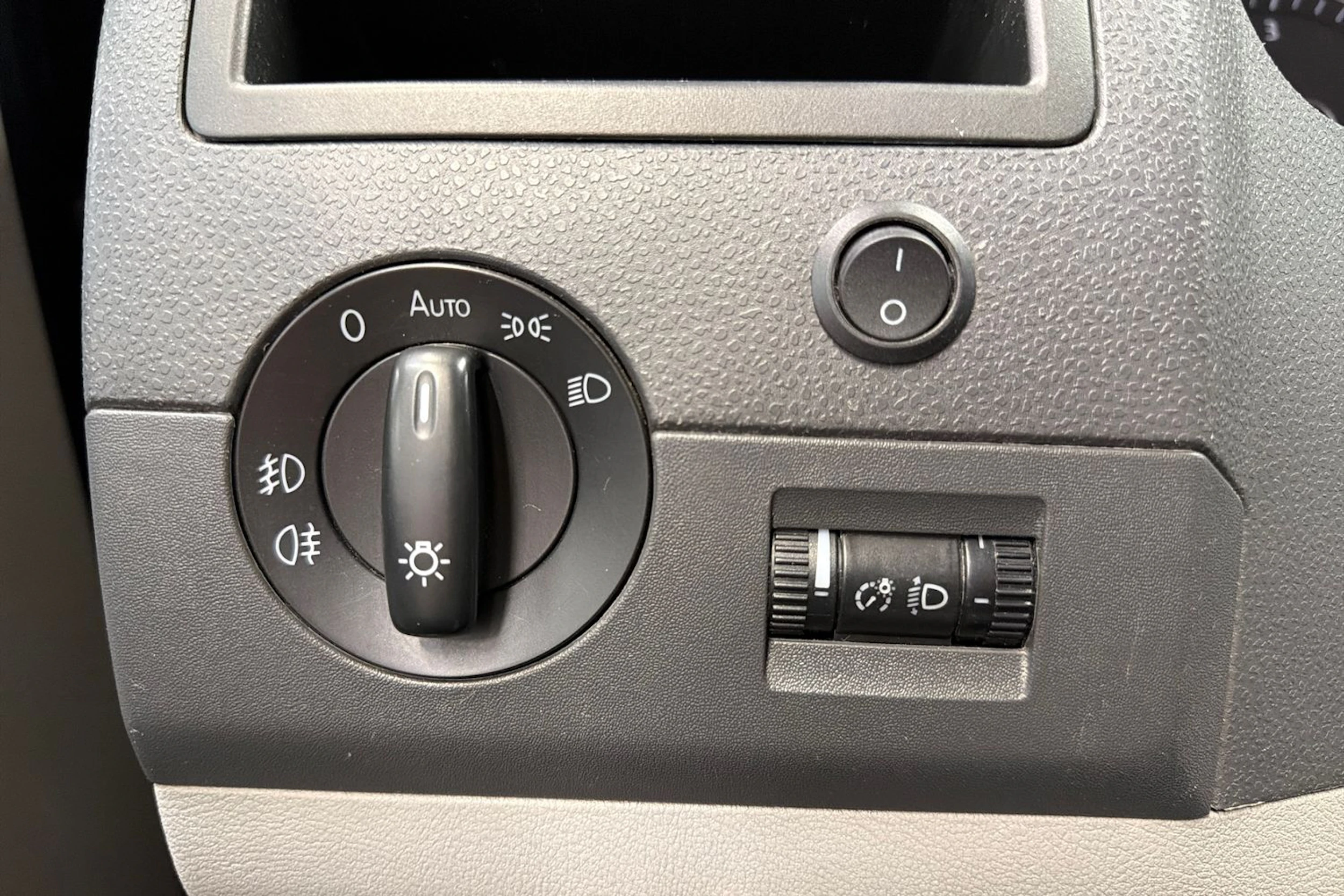 musta Volkswagen Transporter 2012 kuva 18.