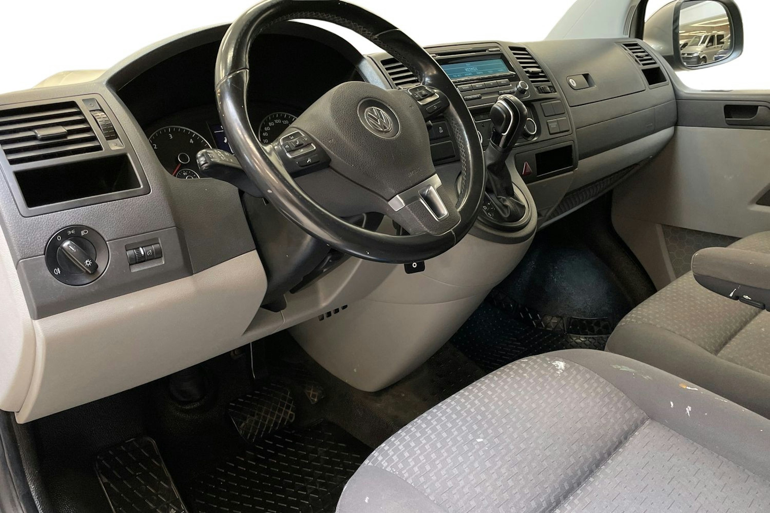 ruskea (beige) Volkswagen Transporter 2012 kuva 7.