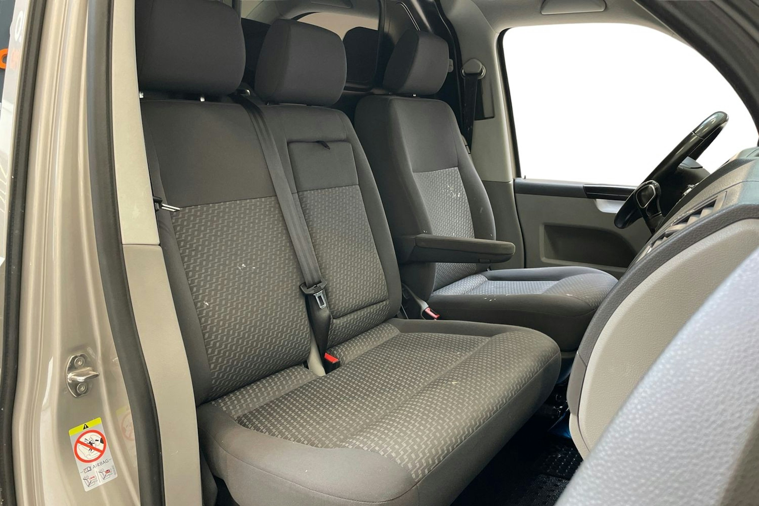 ruskea (beige) Volkswagen Transporter 2012 kuva 10.