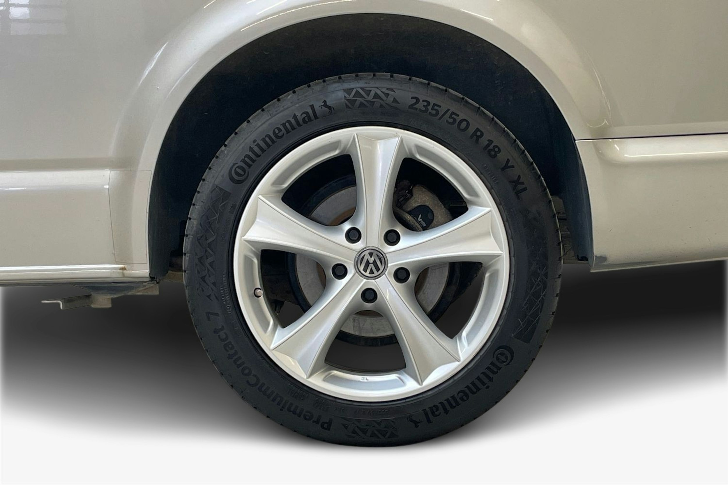 ruskea (beige) Volkswagen Transporter 2012 kuva 11.