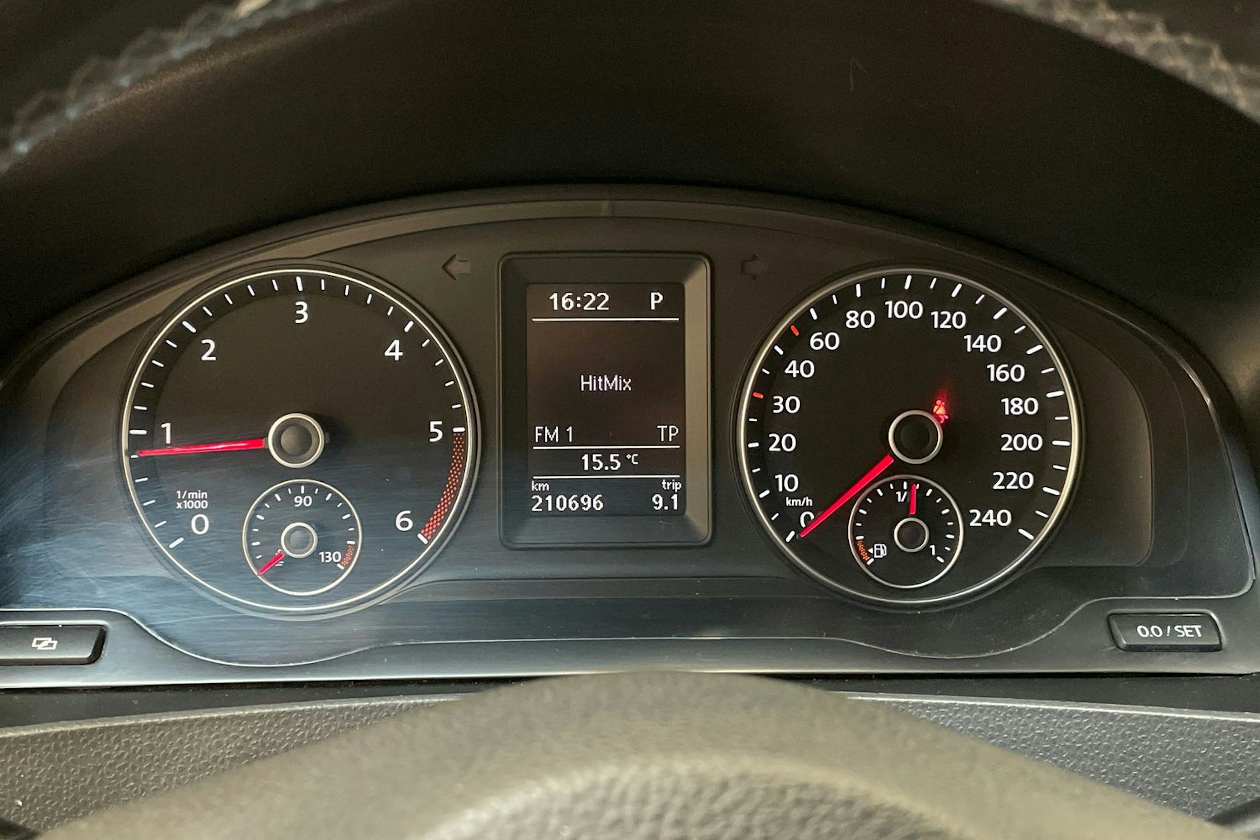 ruskea (beige) Volkswagen Transporter 2012 kuva 16.