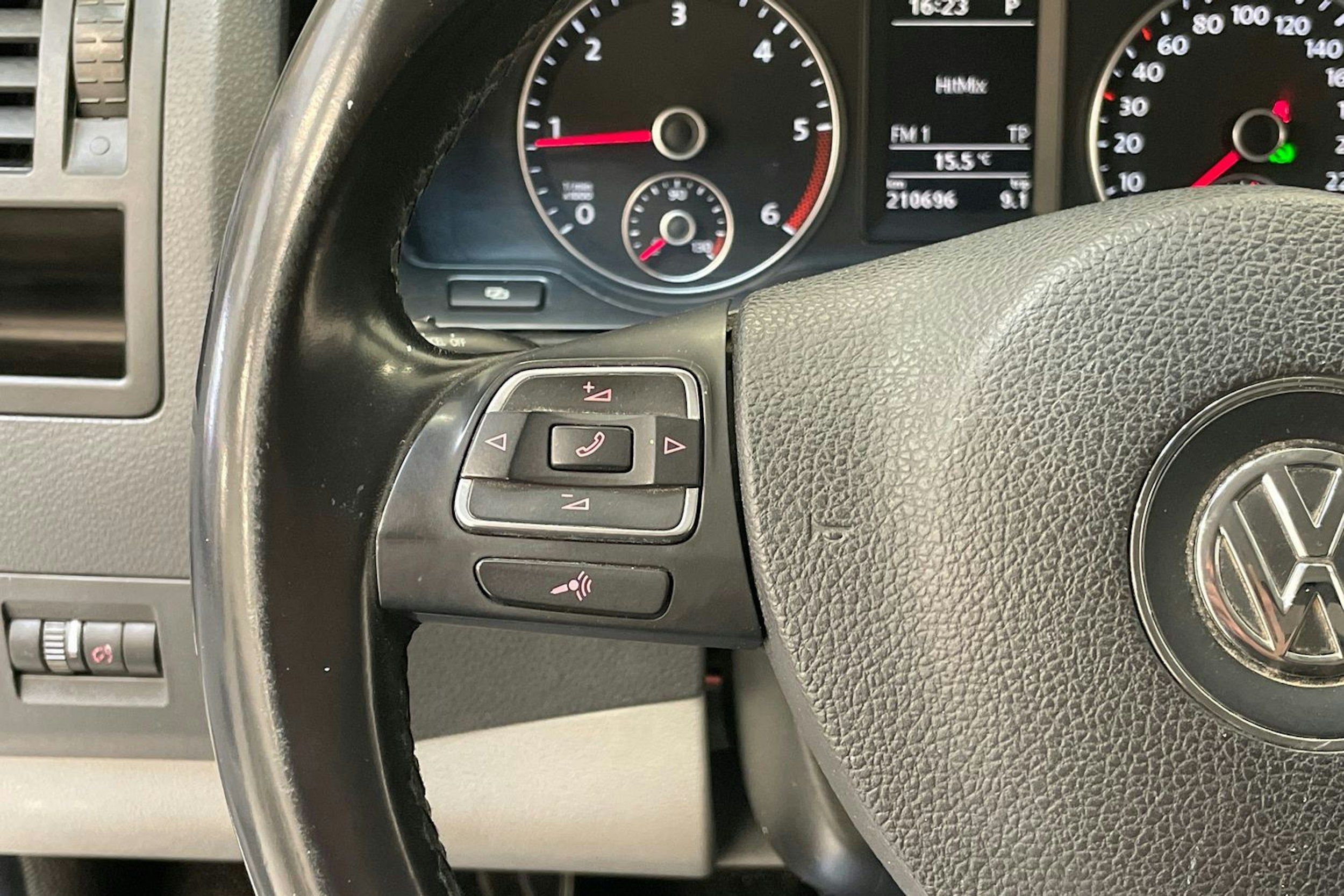ruskea (beige) Volkswagen Transporter 2012 kuva 17.
