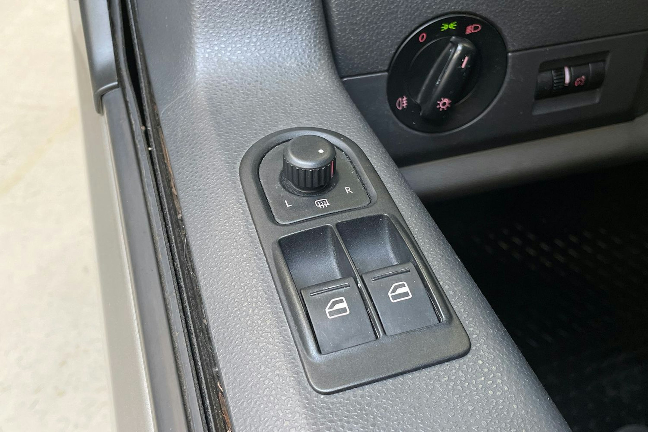 ruskea (beige) Volkswagen Transporter 2012 kuva 23.