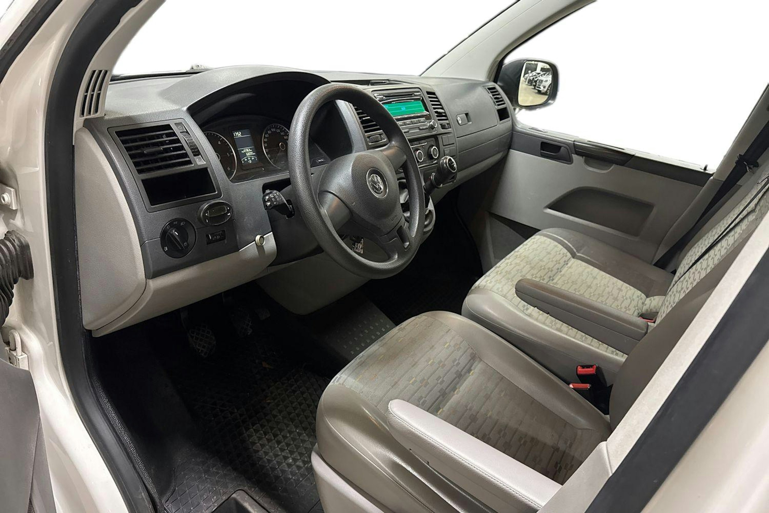 valkoinen Volkswagen Transporter 2012 kuva 3.