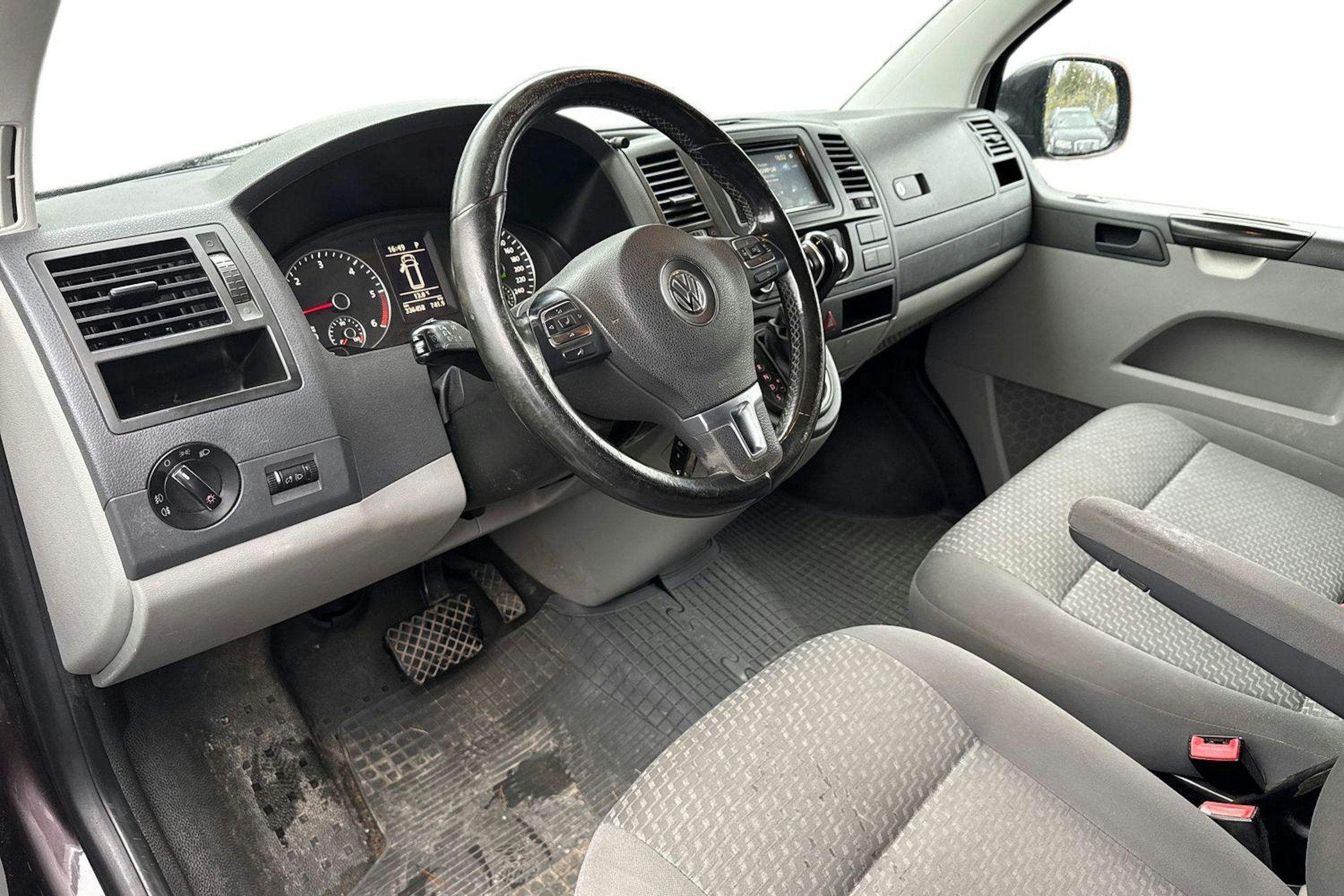ruskea (beige) Volkswagen Transporter 2012 kuva 3.