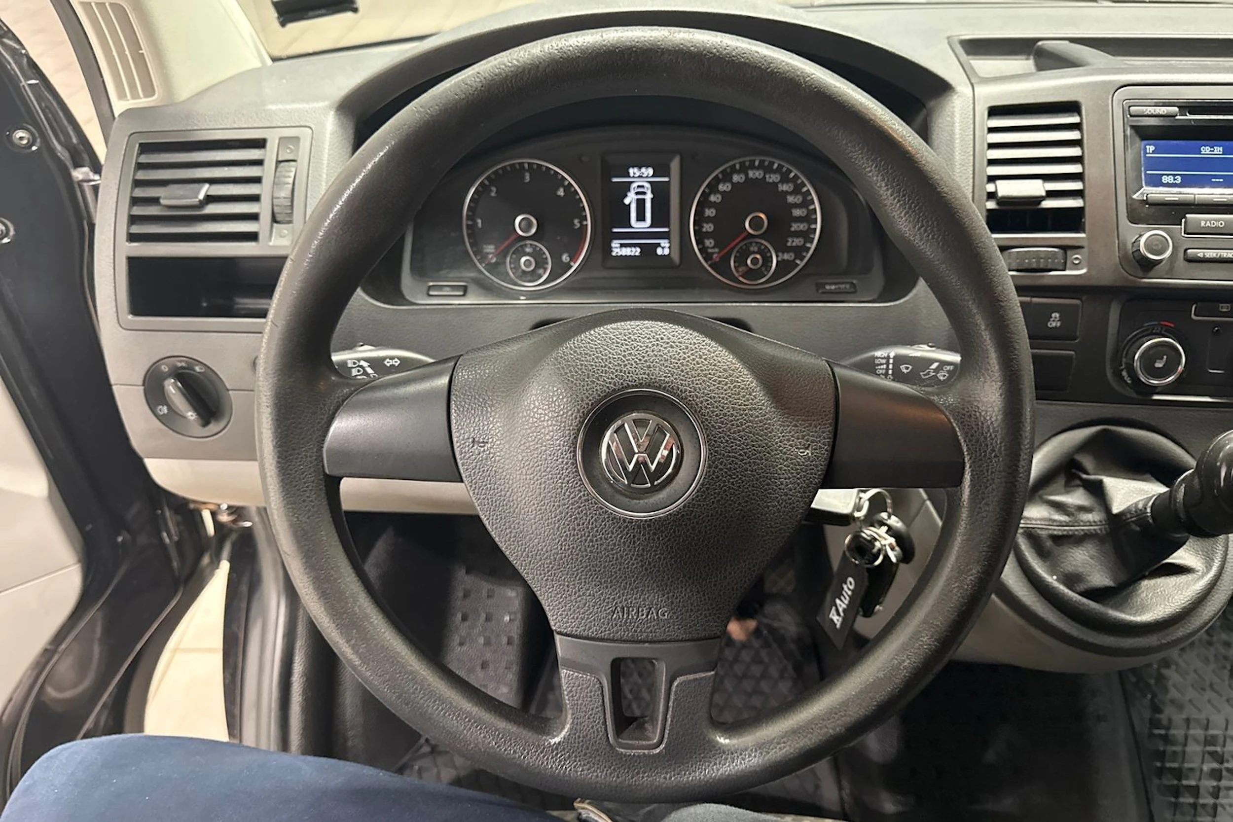 Musta Volkswagen TRANSPORTER 2012 kuva 18.