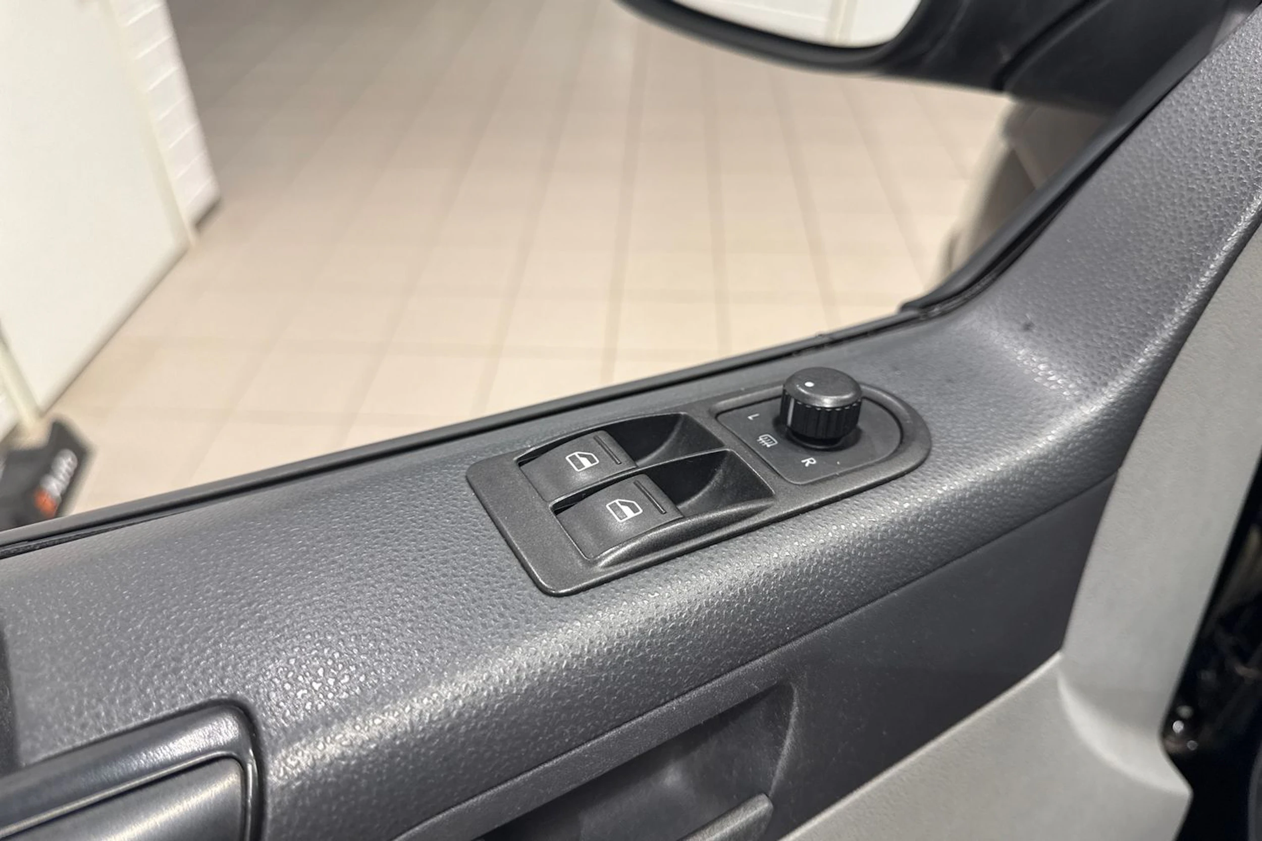 Musta Volkswagen TRANSPORTER 2012 kuva 21.