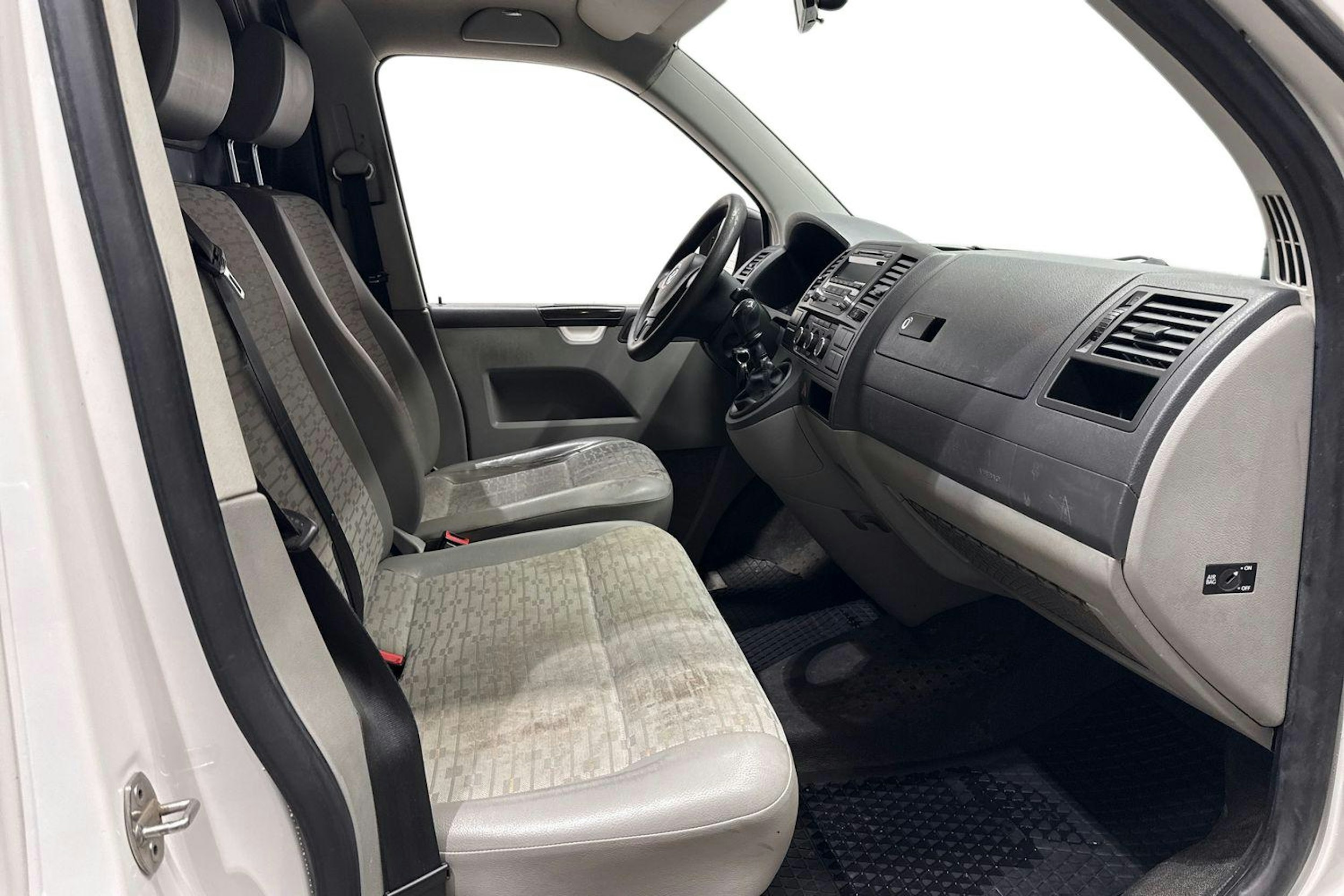 valkoinen Volkswagen Transporter 2012 kuva 11.