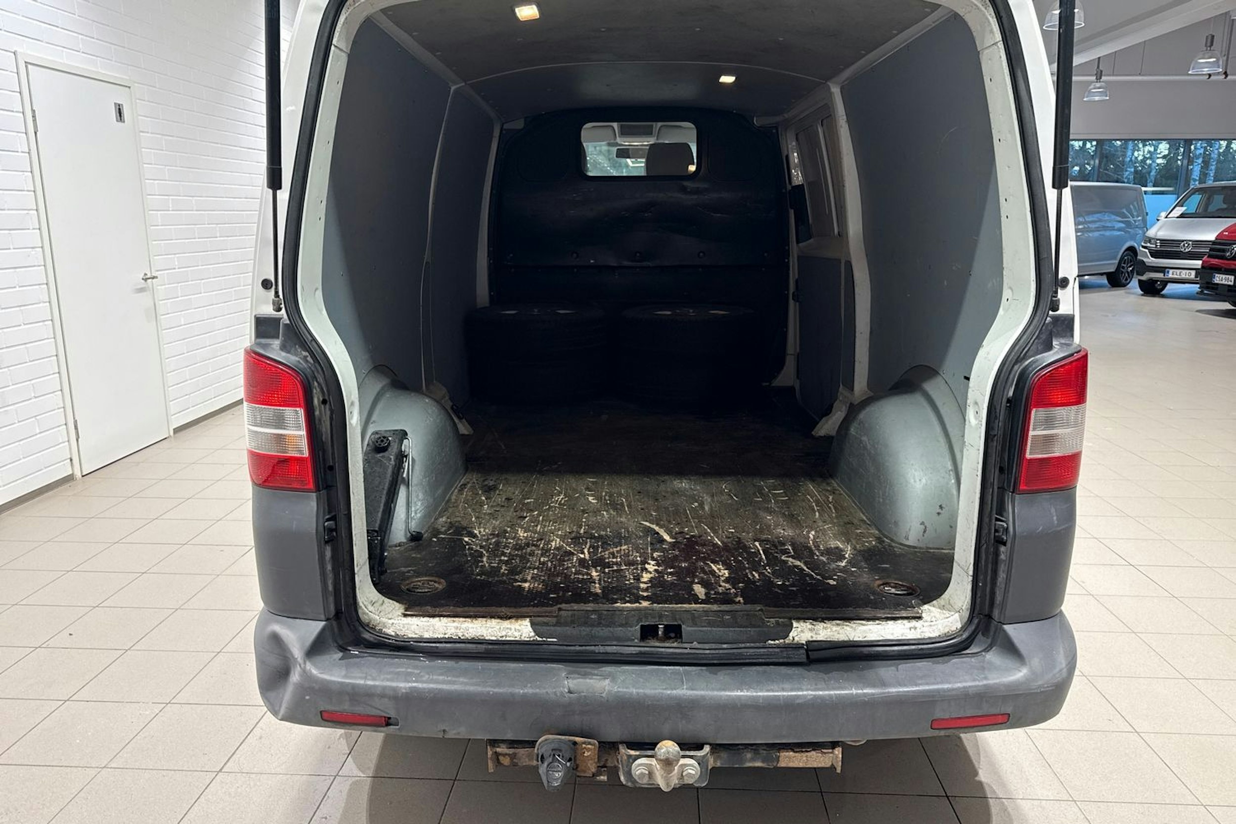 valkoinen Volkswagen Transporter 2012 kuva 15.