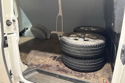 valkoinen Volkswagen Transporter 2012 kuva 16.