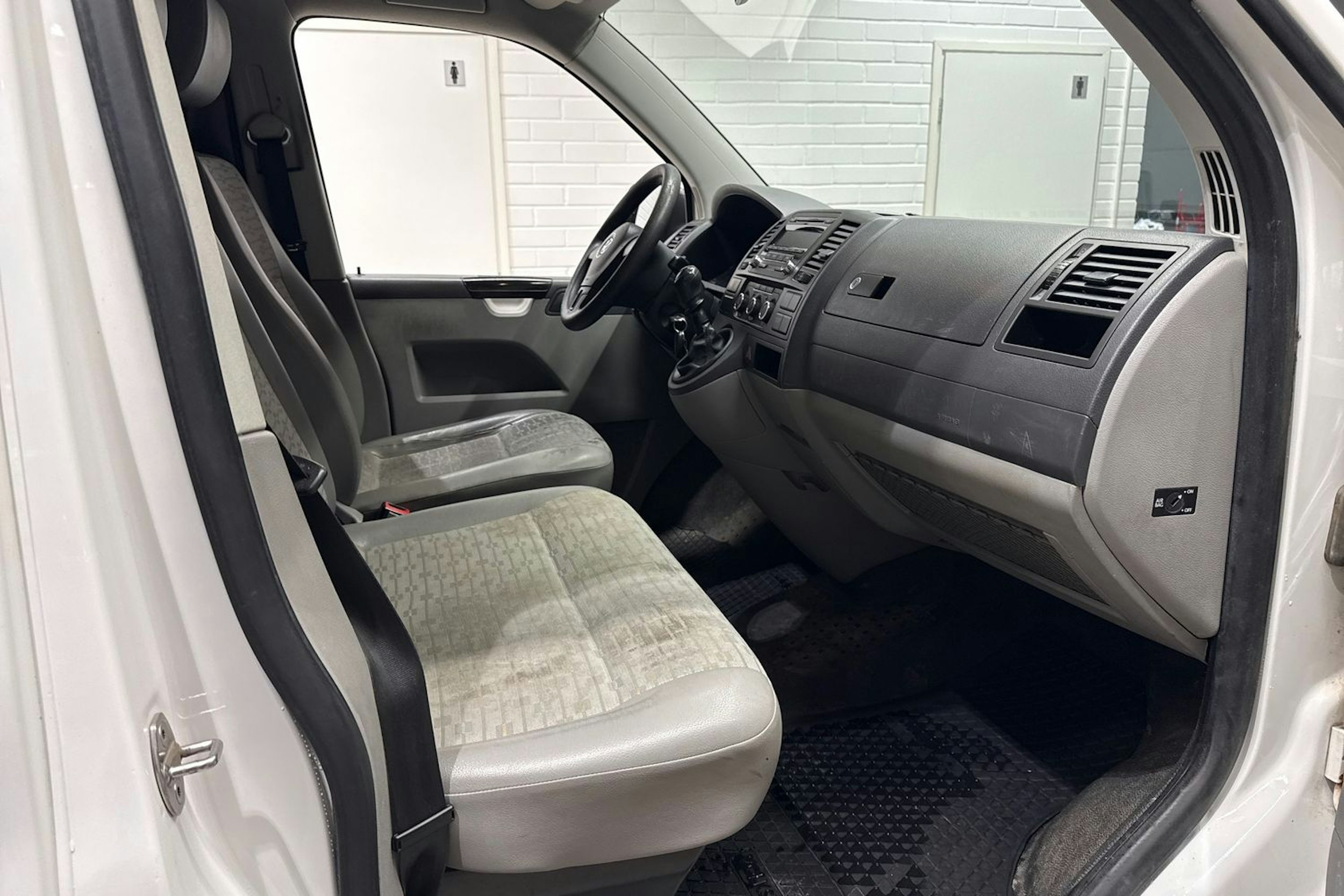 valkoinen Volkswagen Transporter 2012 kuva 17.