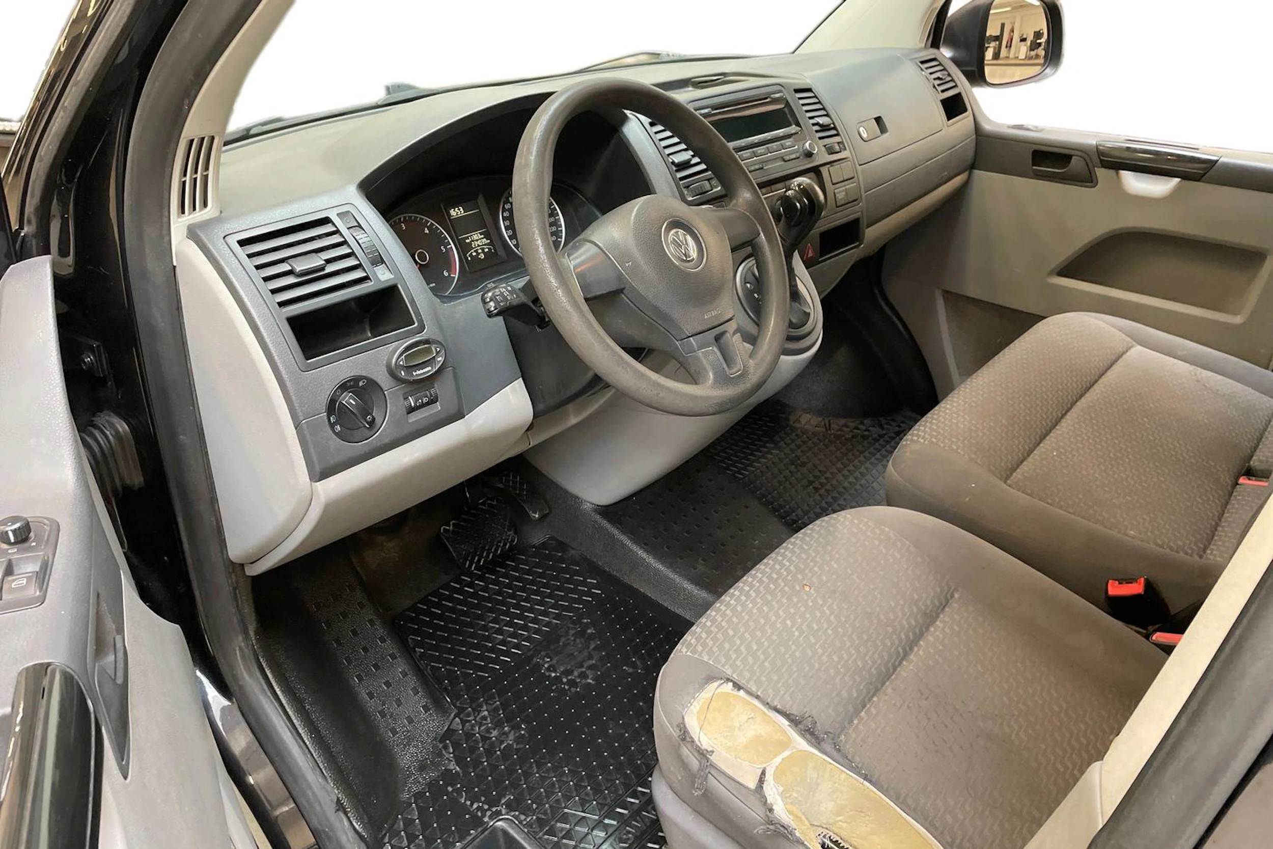 musta Volkswagen Transporter 2012 kuva 6.
