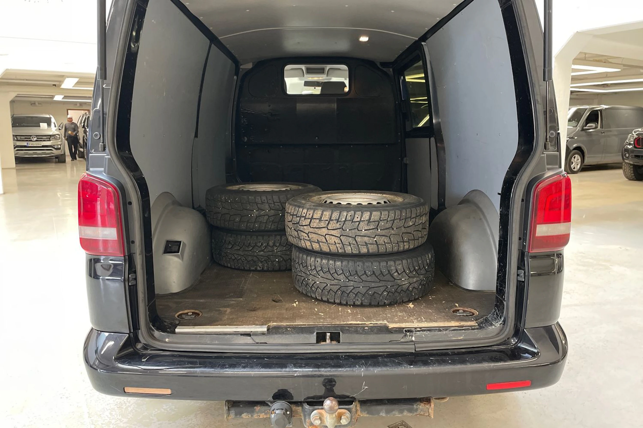 musta Volkswagen Transporter 2012 kuva 14.
