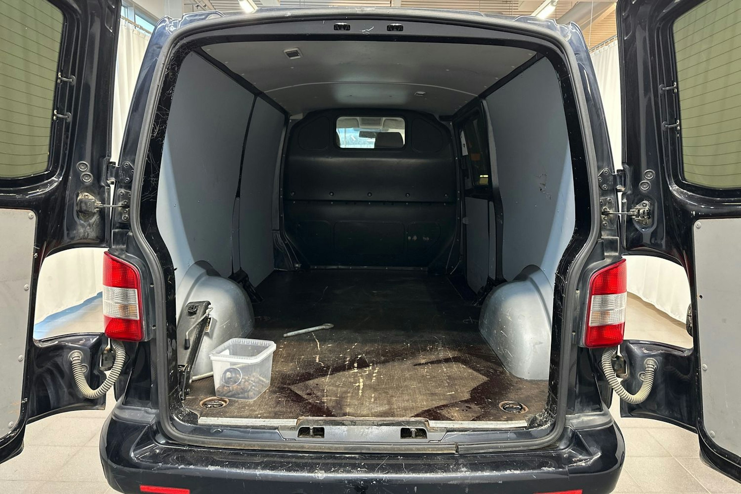 musta Volkswagen Transporter 2012 kuva 16.